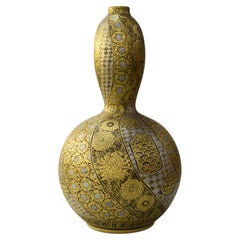 Vase japonais contemporain en porcelaine dorée et platine par un maître artiste