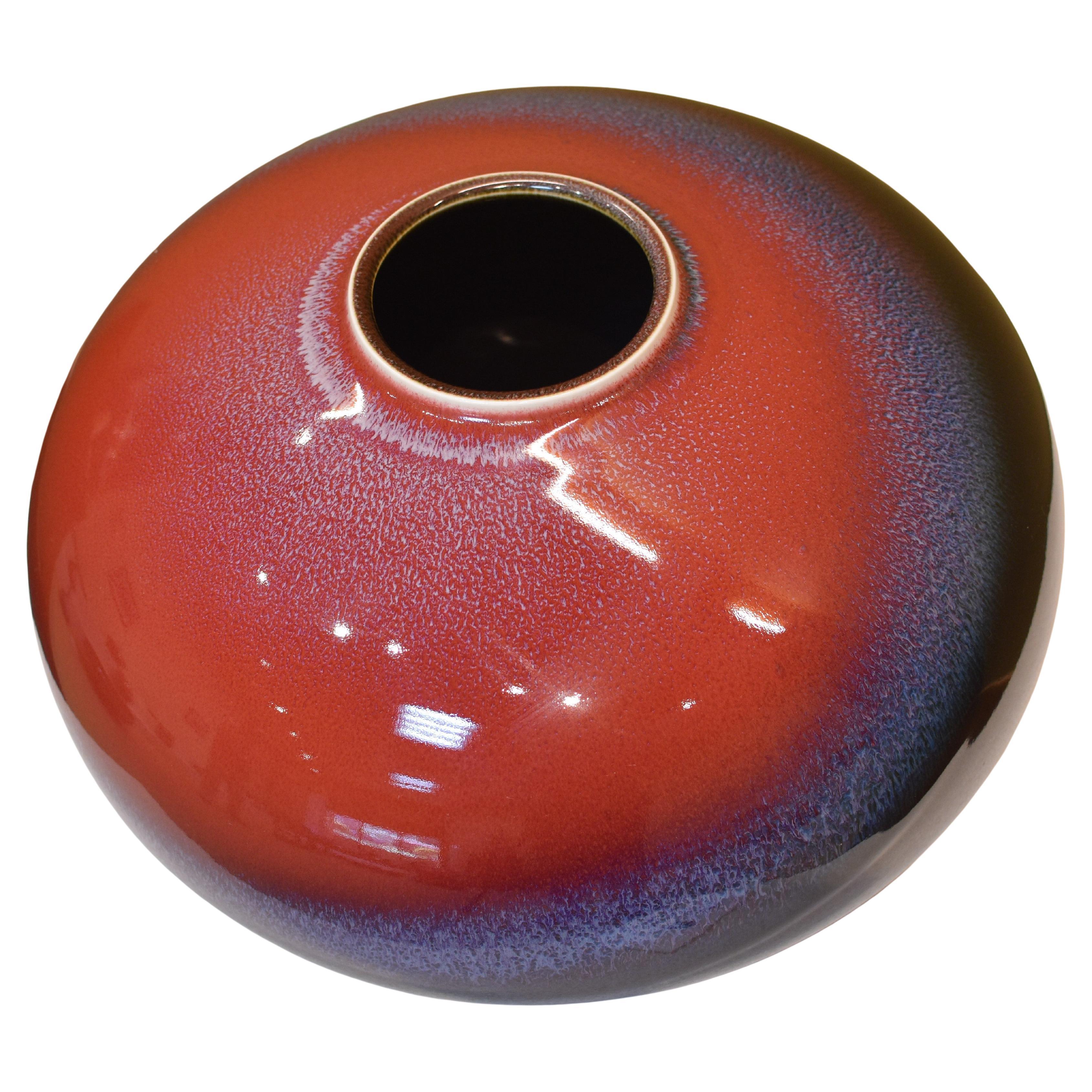 Japanische Vase aus handglasiertem Porzellan in Rot-Schwarz von Meisterkünstlermeister, 2