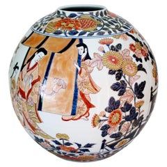 Vase japonais contemporain en porcelaine bleu, or et rose par un maître artiste