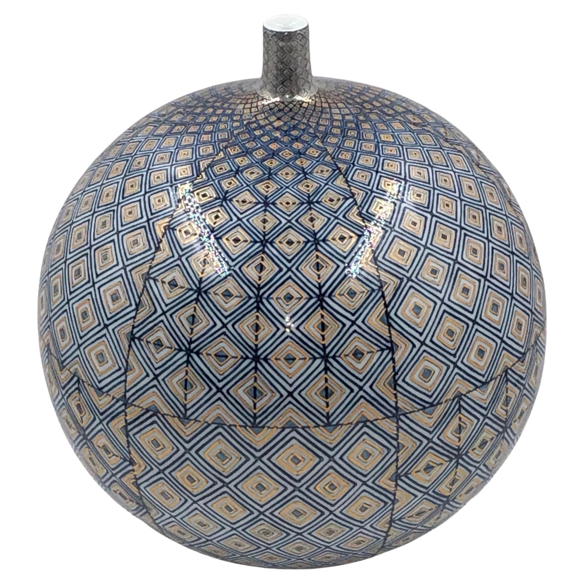 Japanisch  Zeitgenössische Vase aus blau-goldenem weißem Porzellan von Meisterkünstler, 3