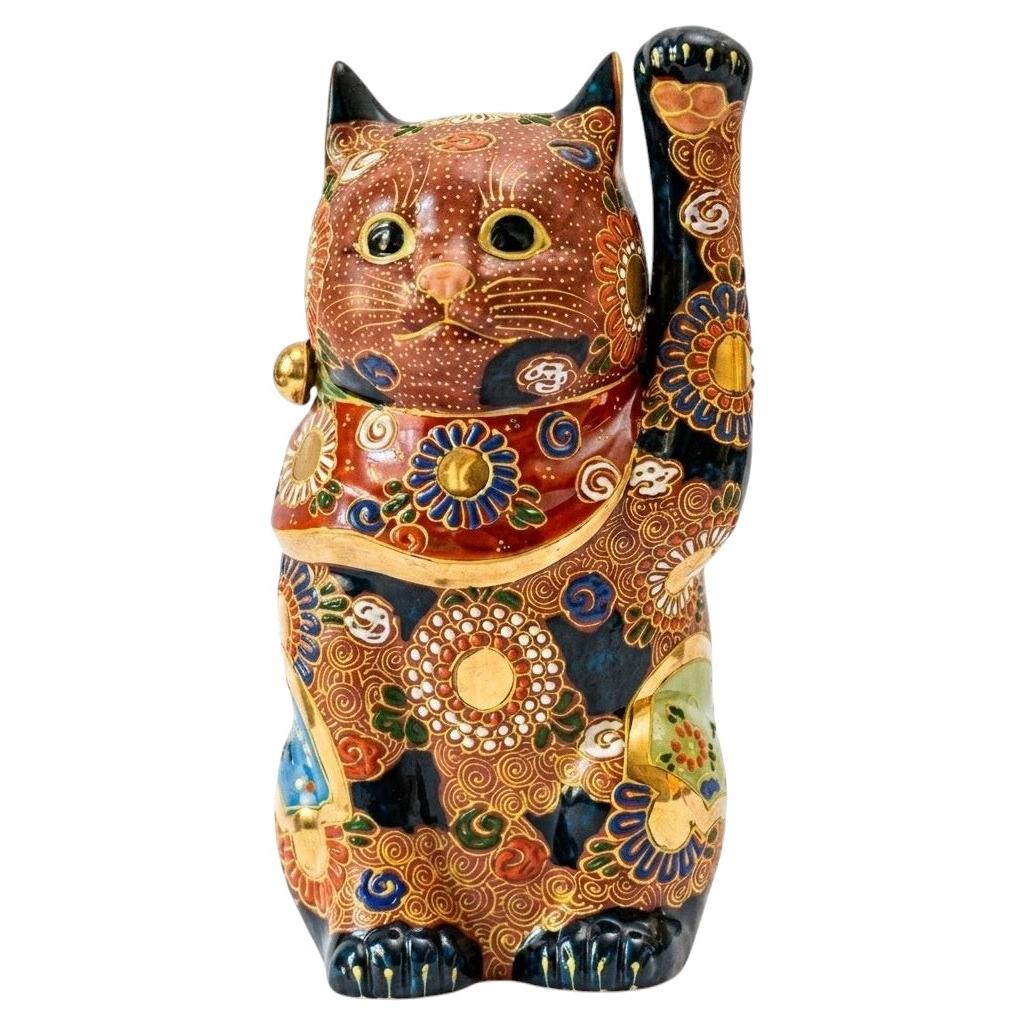 Scultura del gatto che fa cenno di Kutani, porcellana giapponese in stile Mori, blu e oro
