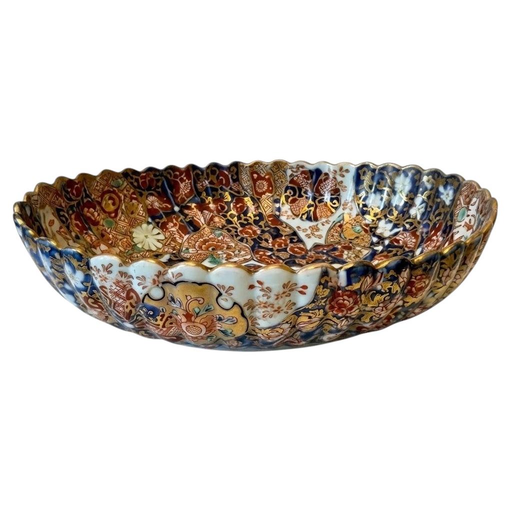 Ciotola in porcellana di Imari, primo periodo Meiji, blu, rosso e oro, 1860 circa