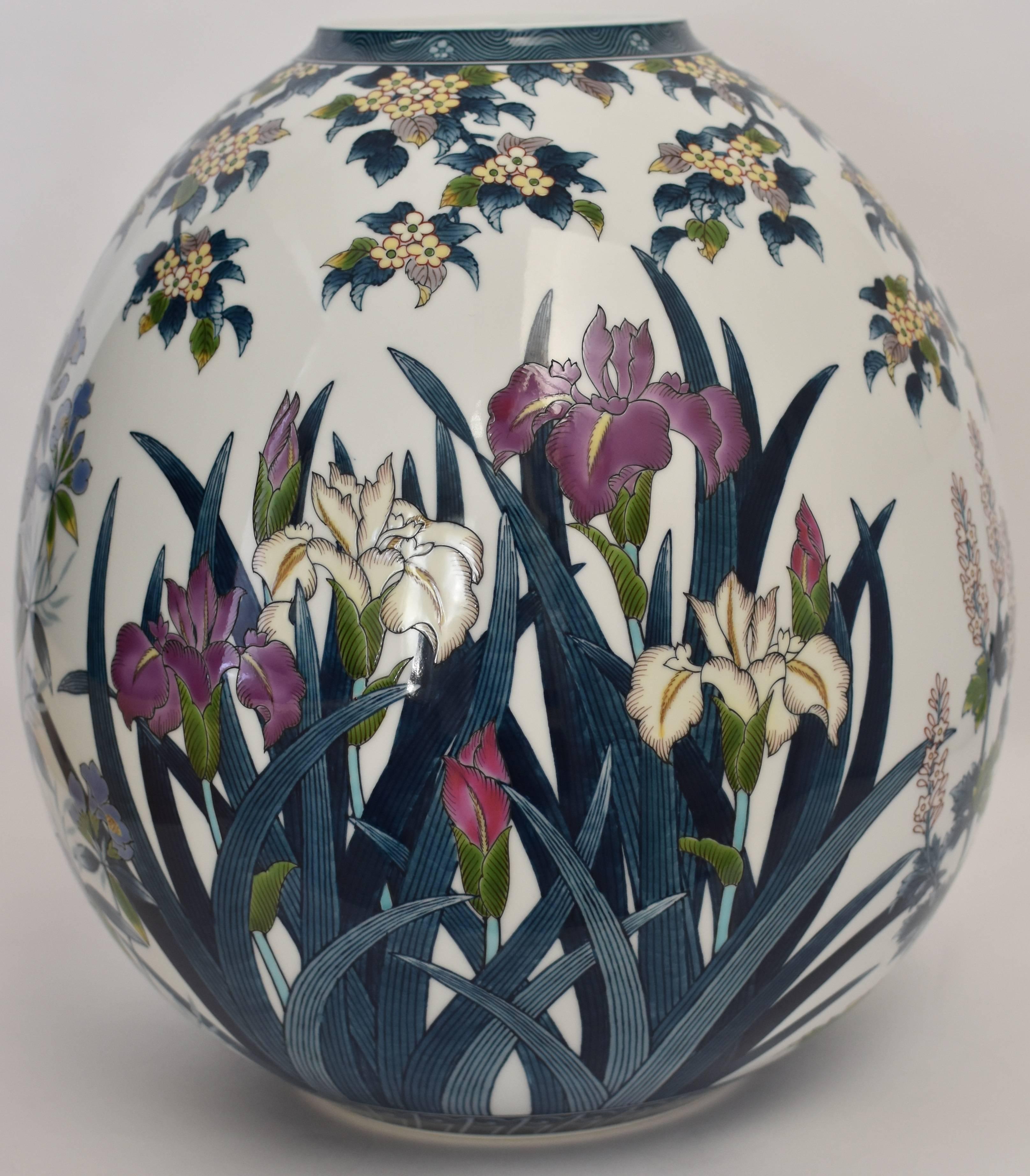 Hand-Painted Japanese Porcelain Vase by Fujii Katsuma 6