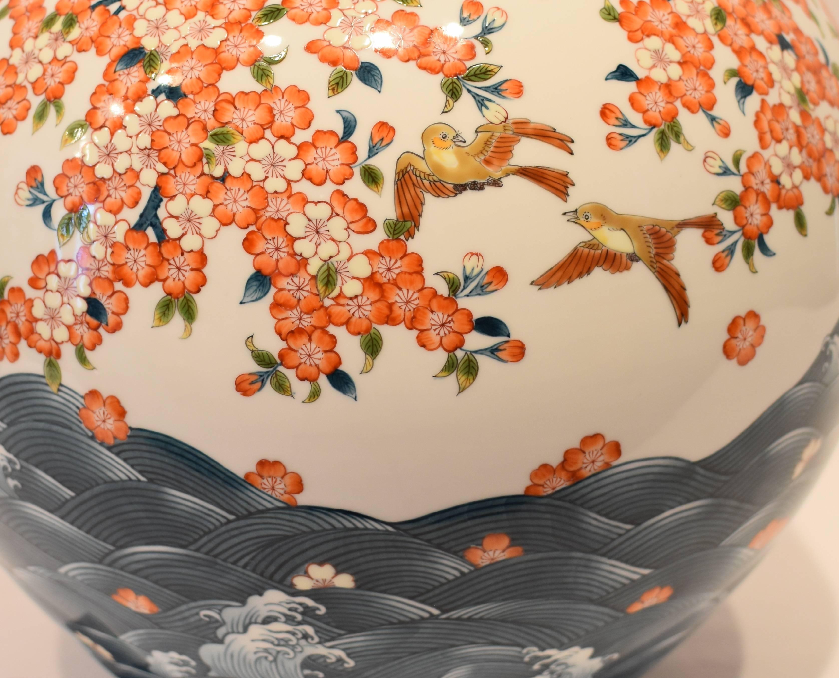 This unique contemporary one-of-a-kind Japanese vase, hand-painted on a stunningly shaped massive ovoid shape porcelain, is a masterpiece by Sho-un, a highly acclaimed award-winning master porcelain artist in Japan’s Arita-Imari tradition. The