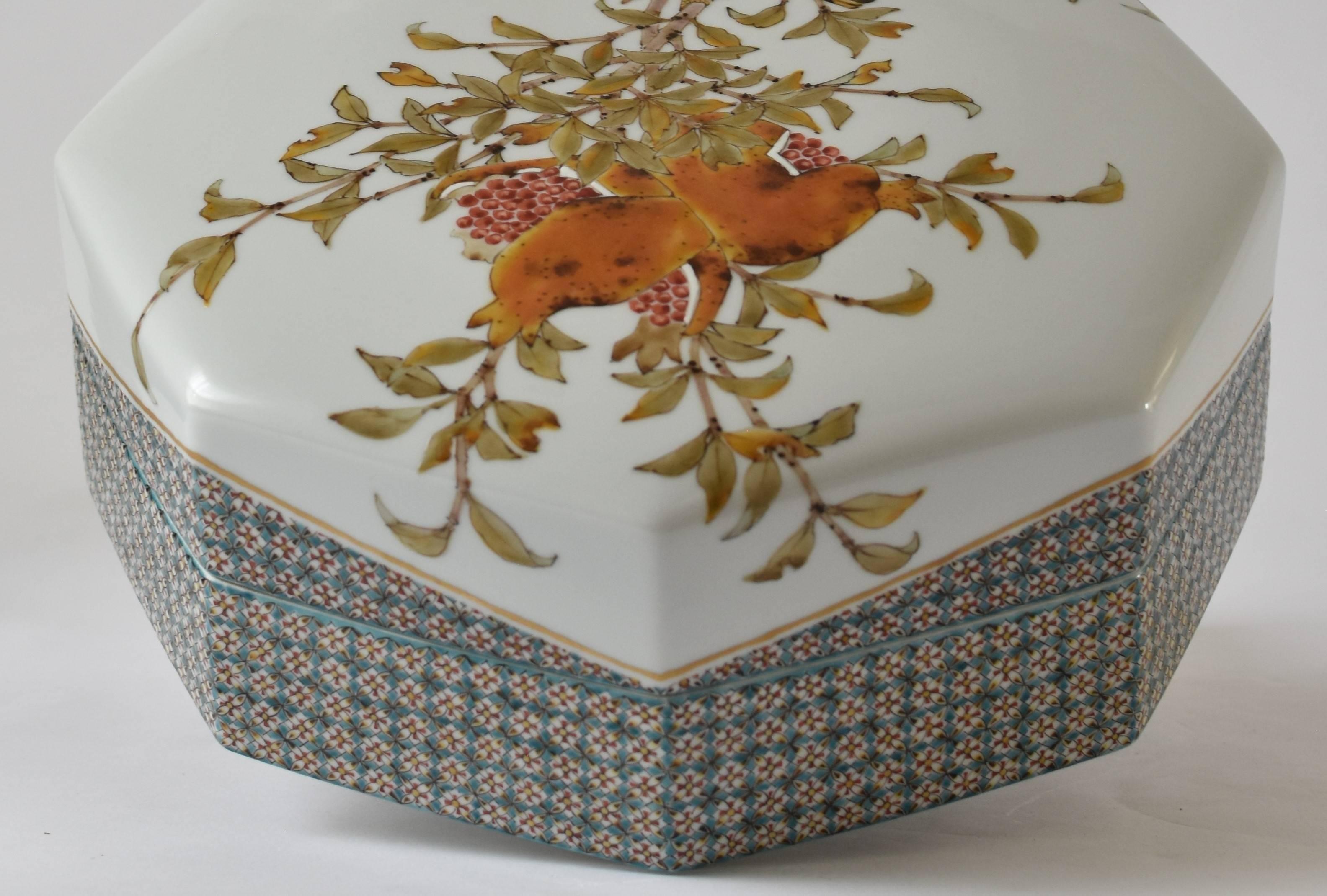 Yamada Yoshiaki Contemporary Kutani Decorative Hand-Painted Porcelain Charger 9