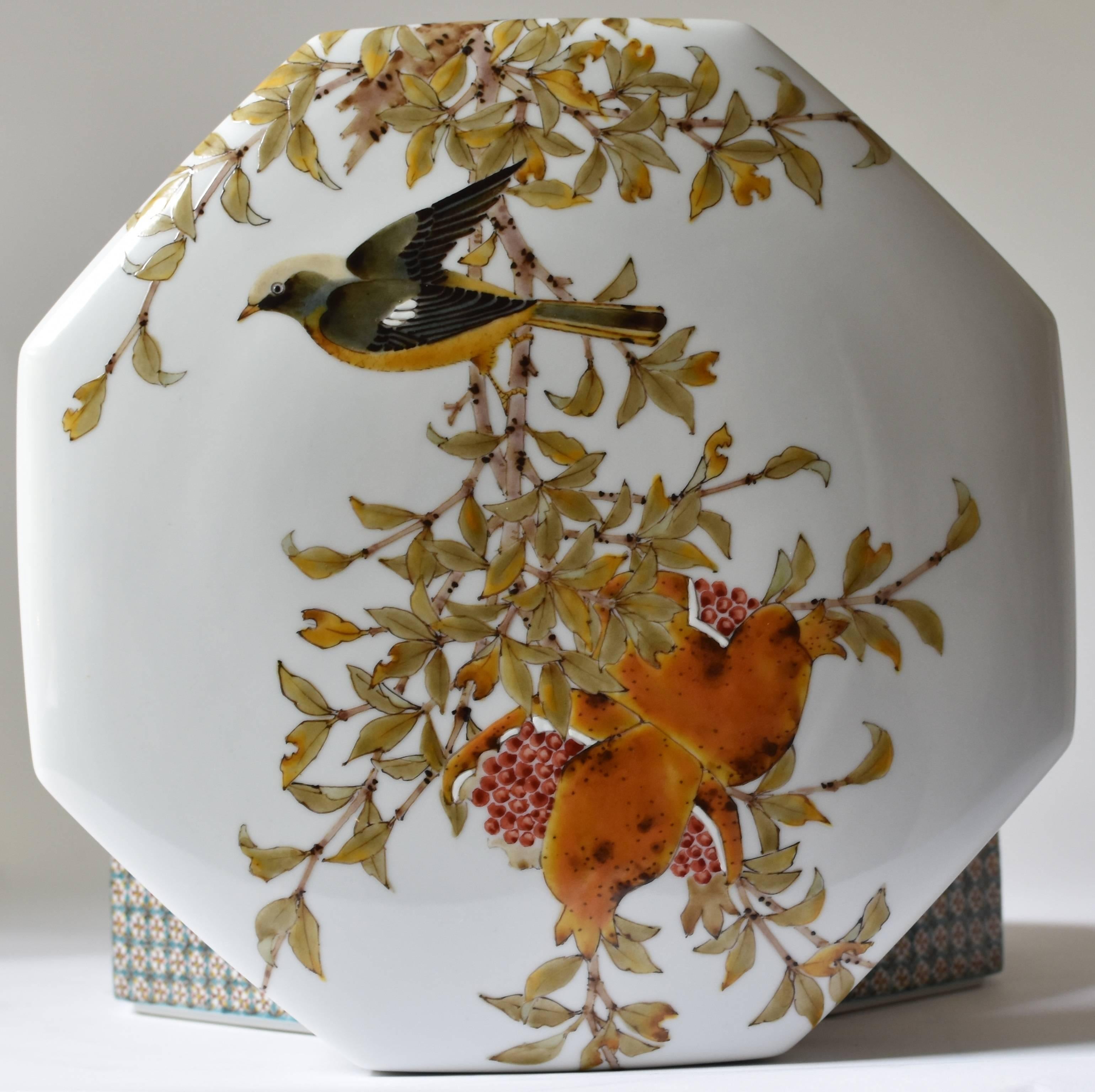  Japanese Kutani Hand-Painted  Large Porcelain Vase by Master Artist 3