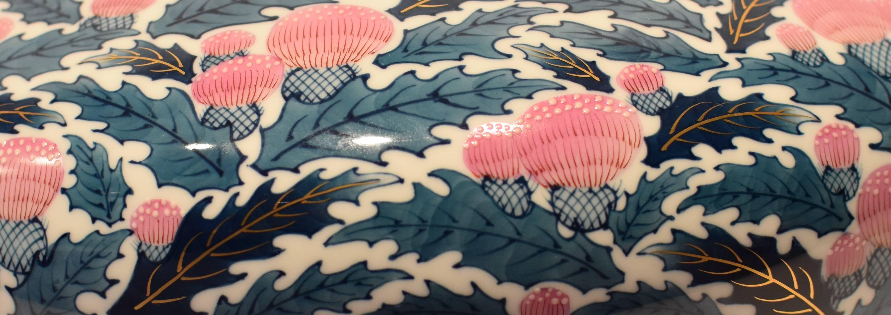 Japanese Contemporary Blue Pink Porcelain Vase by Master Artist, 2 In New Condition In Takarazuka, JP