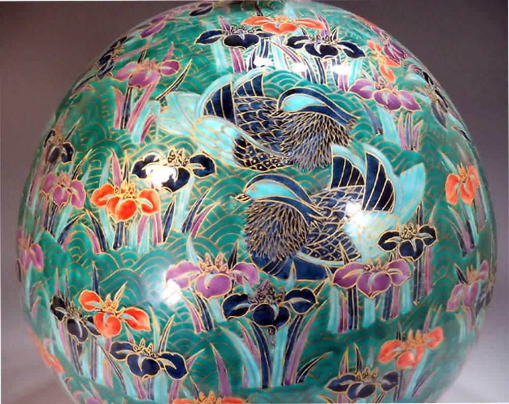 Dramatic Japanese contemporary decorative porcelain vase, intricately gilded and hand-painted on a beautifully shaped large body in green, a signed masterpiece by a Japanese master porcelain artist.
Working in the historic Imari-Arita region of