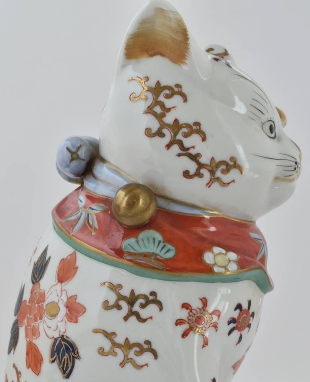 Mid-20th Century Japanese Imari Gilded Hand-Painted Porcelain Beckoning Cat, circa 1935
