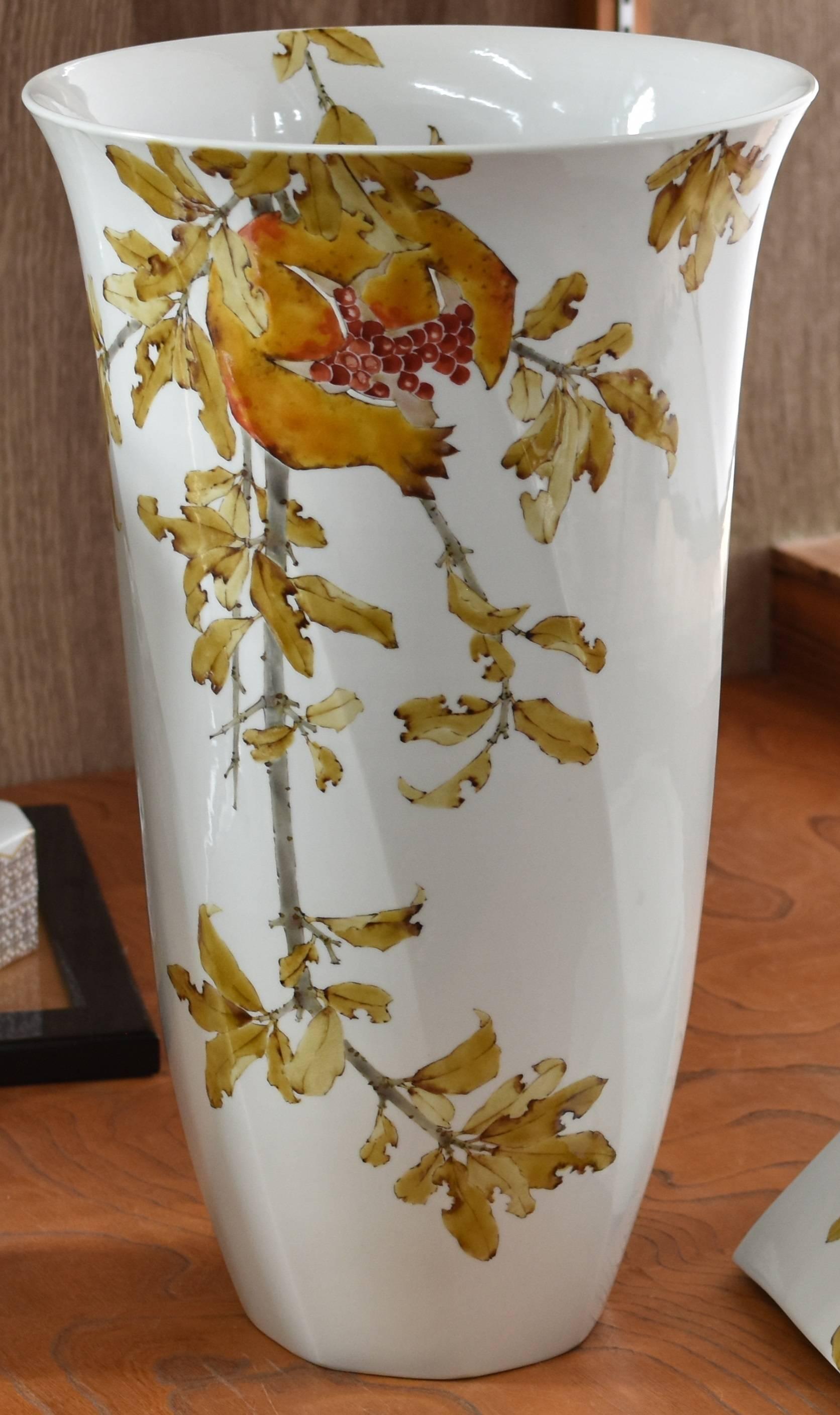Large Japanese Kutani Hand-Painted Porcelain Vase by Master Artist 6