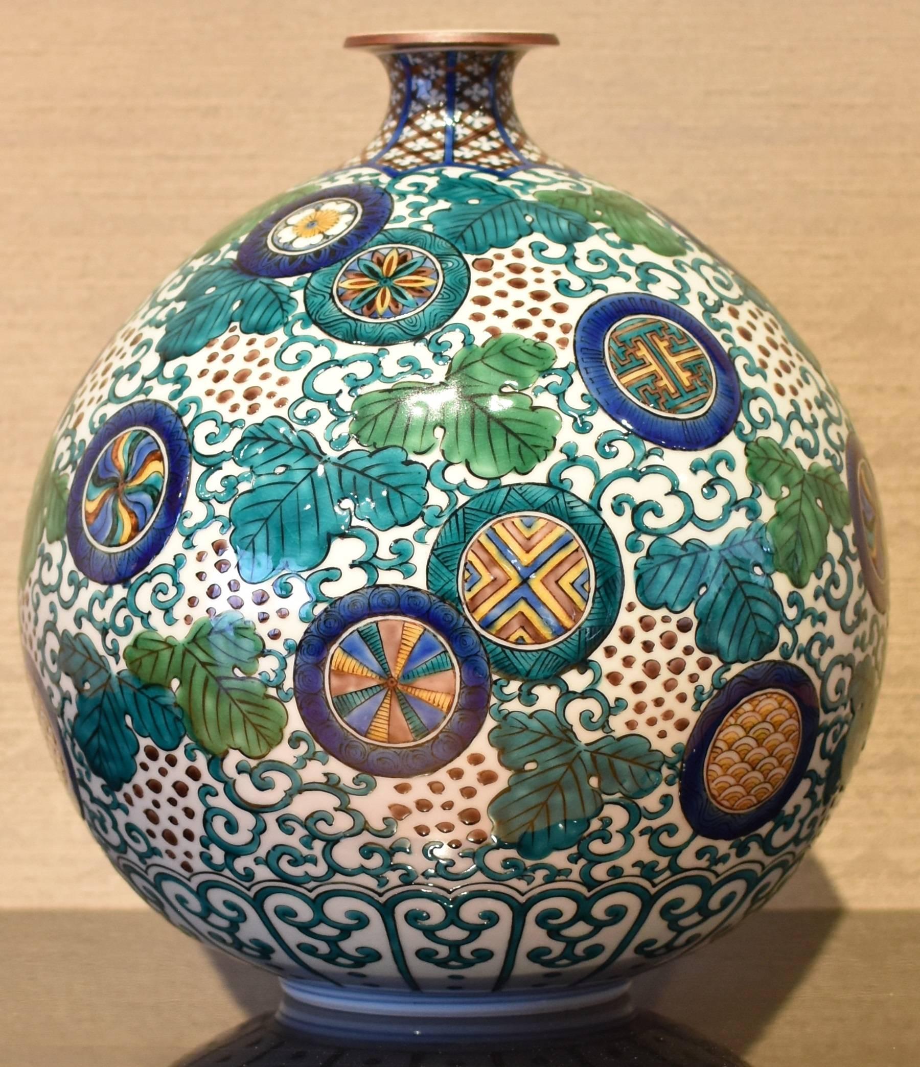 Decorative Kutani Porcelain Vase by Japanese Master Artist 4