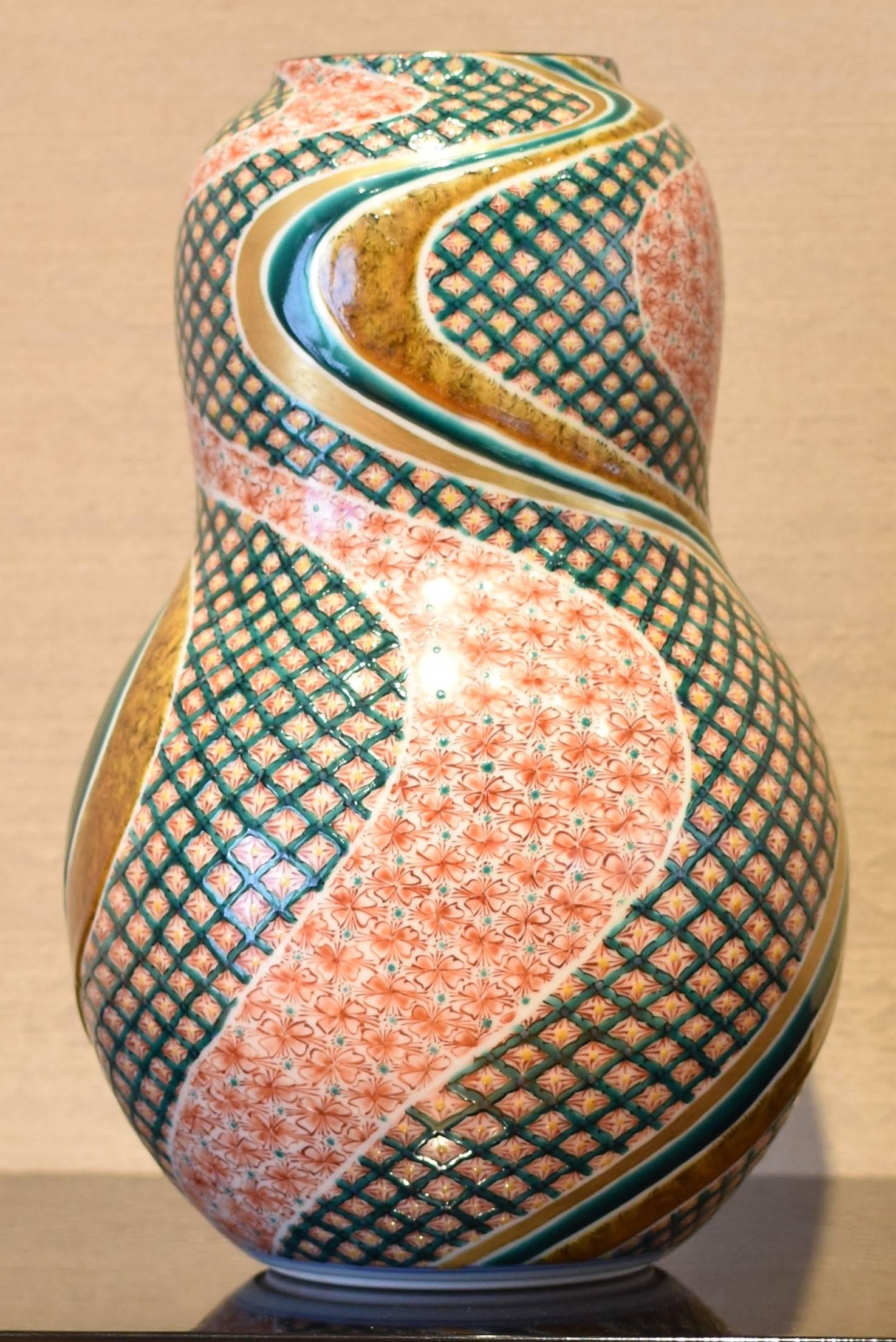 Decorative Kutani Porcelain Vase by Japanese Master Artist 5