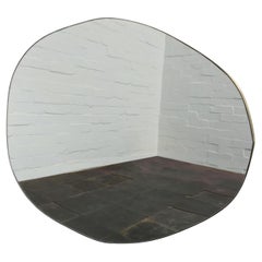 Miroir moderne de forme libre et irrégulière organique Nuva avec cadre en laiton, surdimensionné