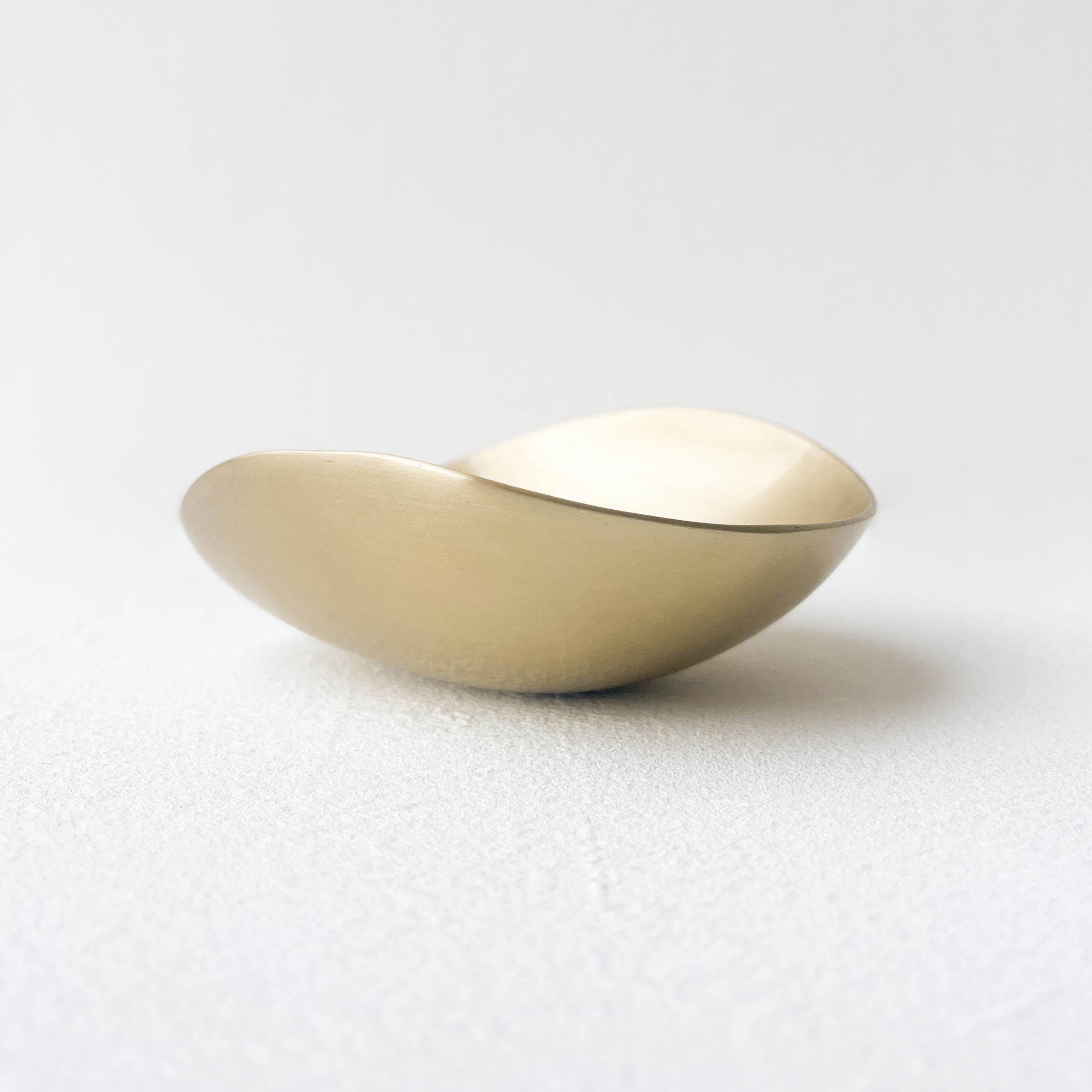 Cast Irregular Shallow Brushed Brass Decorative Bowl, Vide-poche For Sale