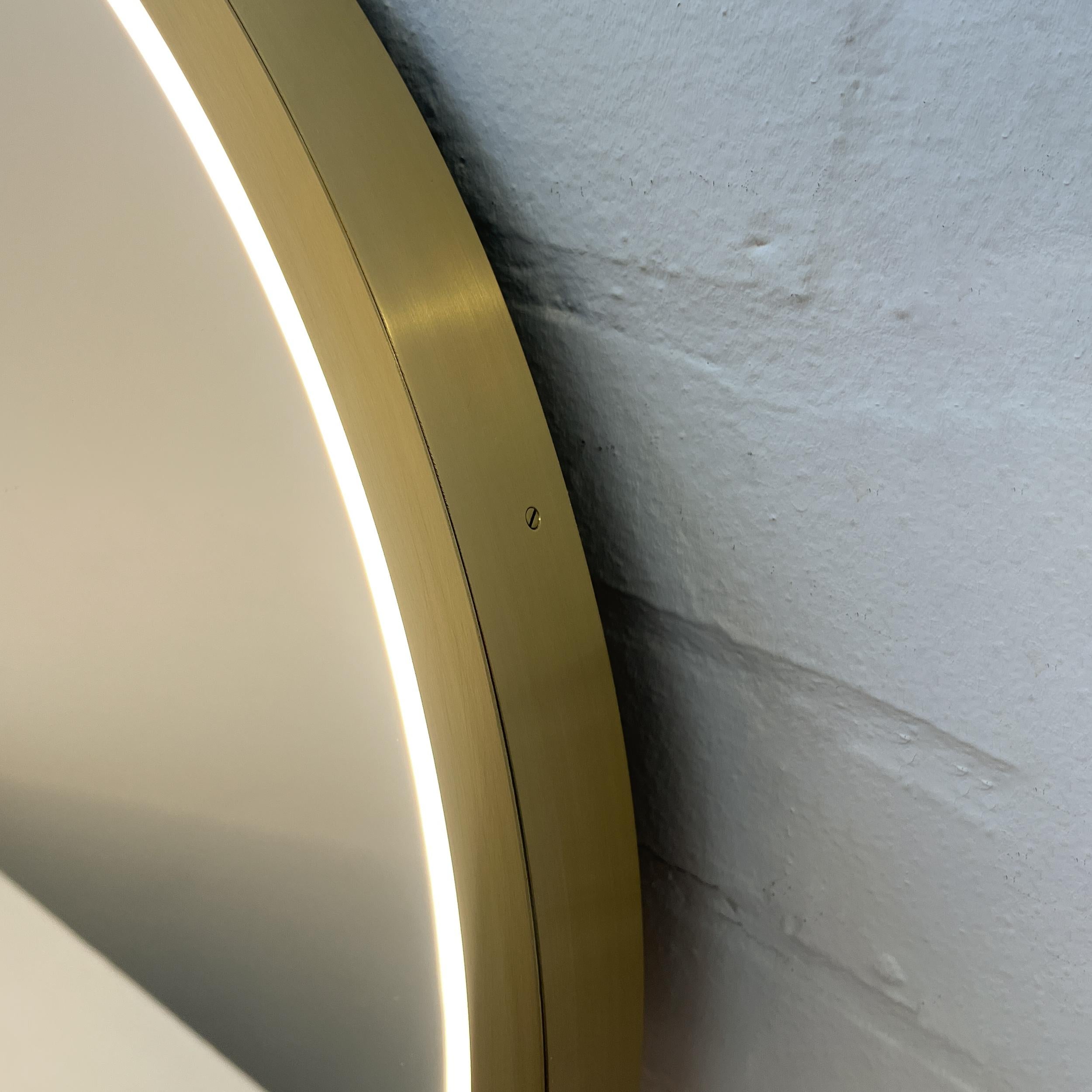 Front Illuminated Orbis Round Mirror with Handcrafted Brass Full Frame In New Condition For Sale In London, GB