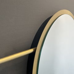Specchio rotondo Modern Orbis Flag con cornice geometrica in ottone Tipo