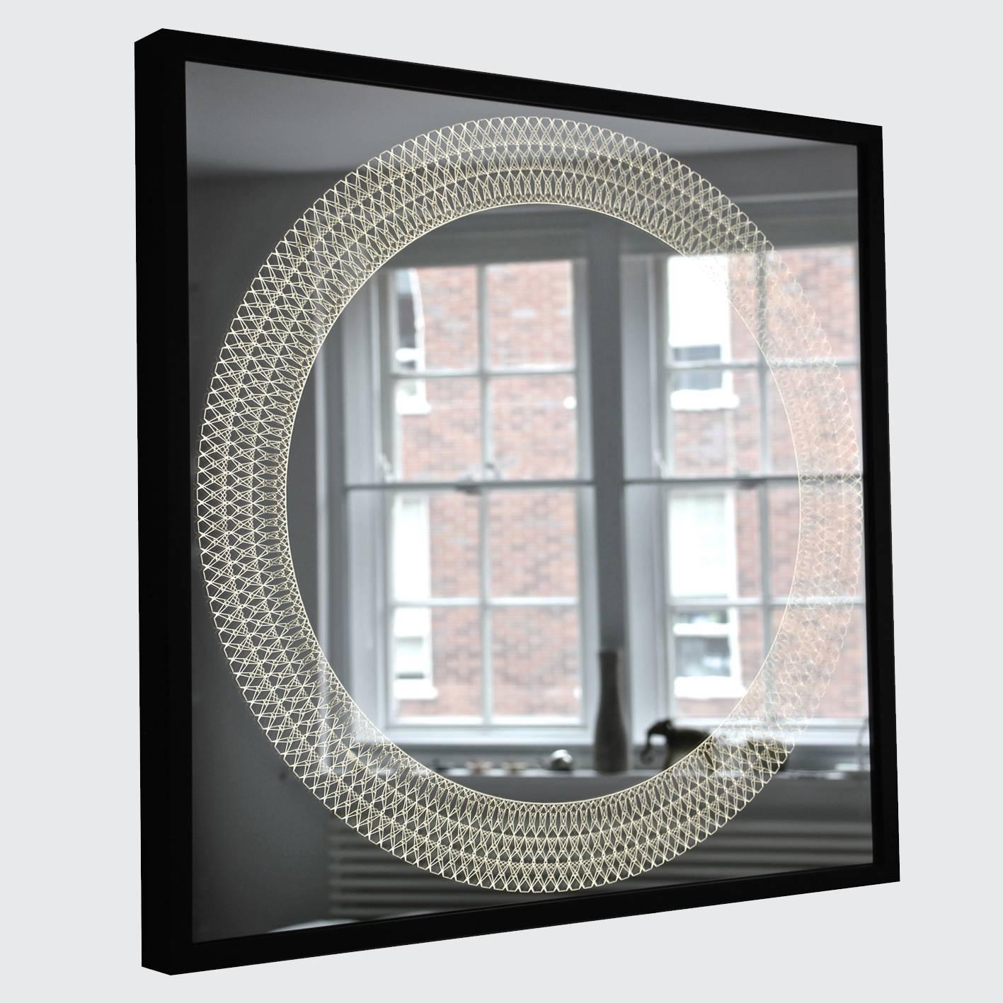 XXIe siècle et contemporain Miroir carré rétro-éclairé Contemporary Sikri Etched Mirror en vente