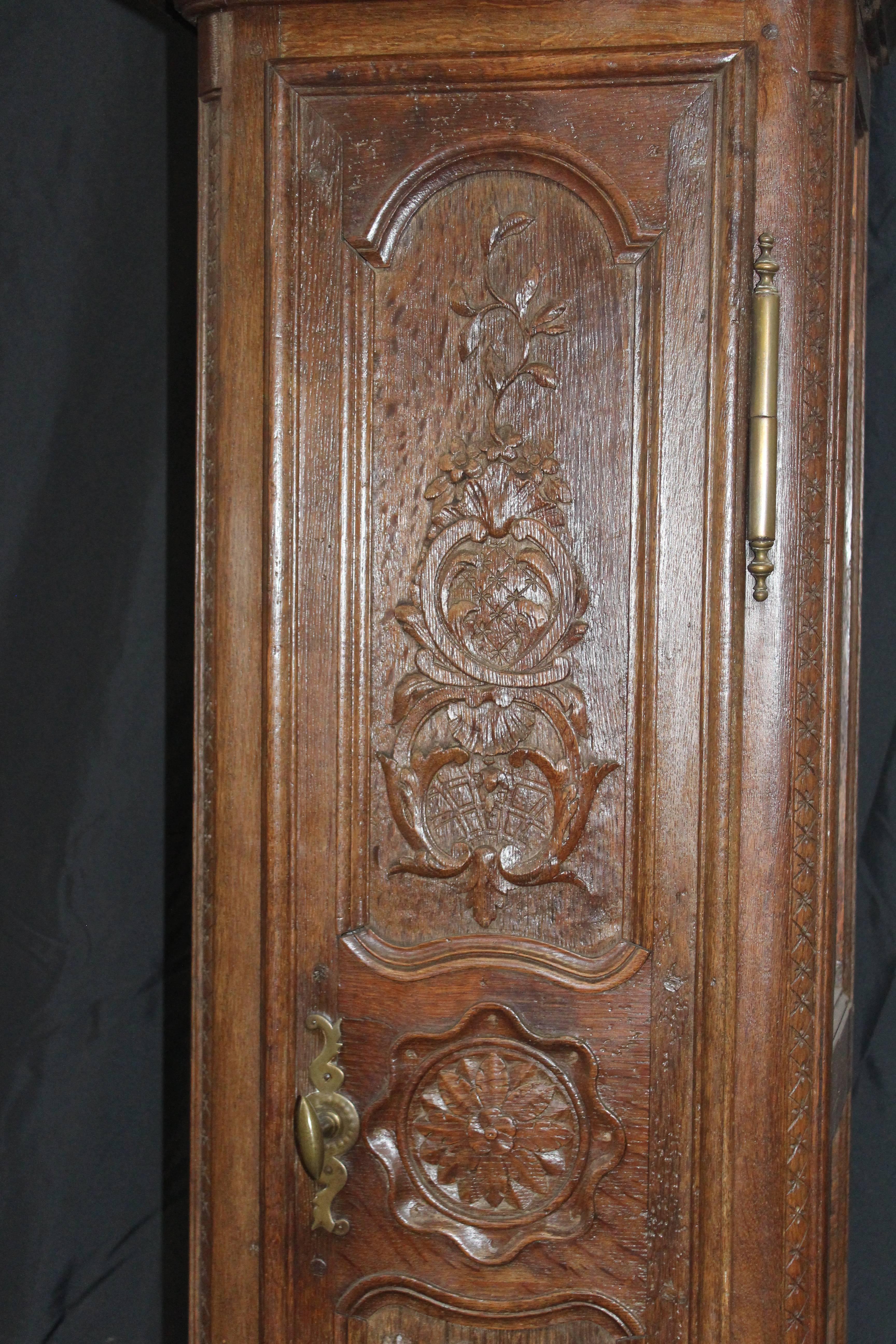 Nice tall French tall clock case in oak 
The date on the clock shows 1780 with the name off the fabricator or for the person
The clock is complete with weights and slinger but not working for the moment
Very fine carving all over the clock case
