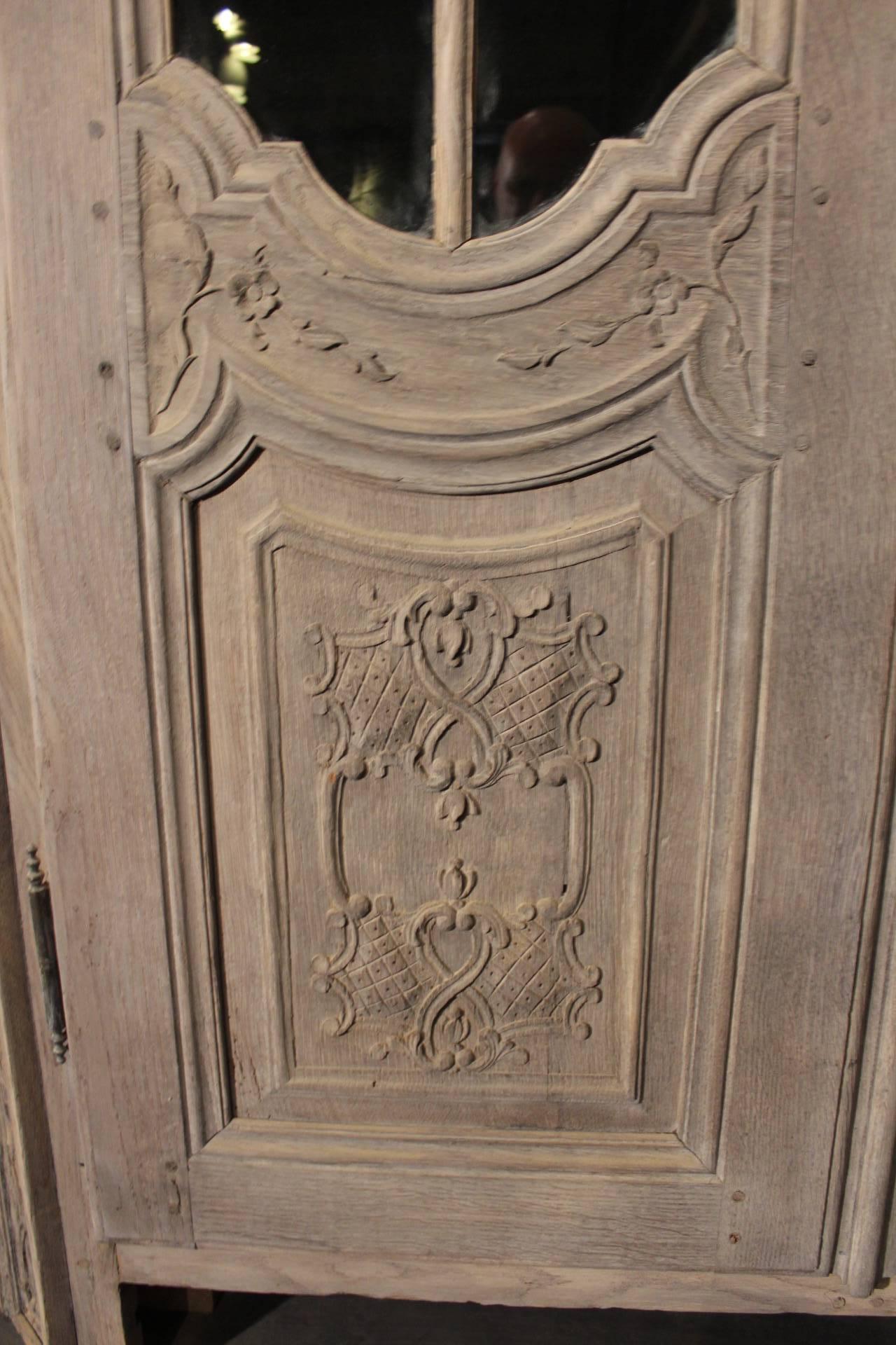 18th Century Flemisch Two-Door Glass Cabinet  For Sale 2