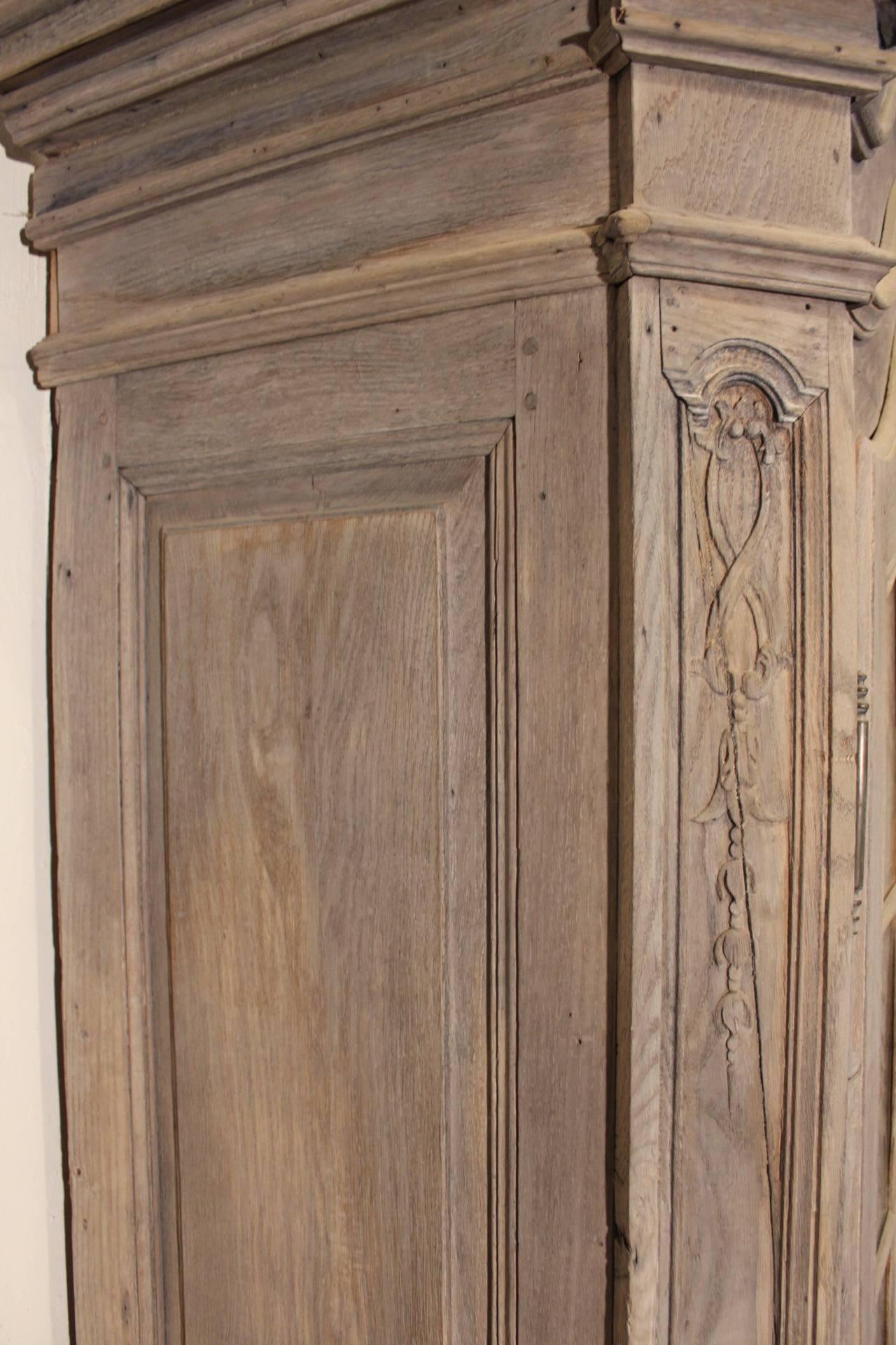 18th Century Flemisch Two-Door Glass Cabinet  For Sale 1
