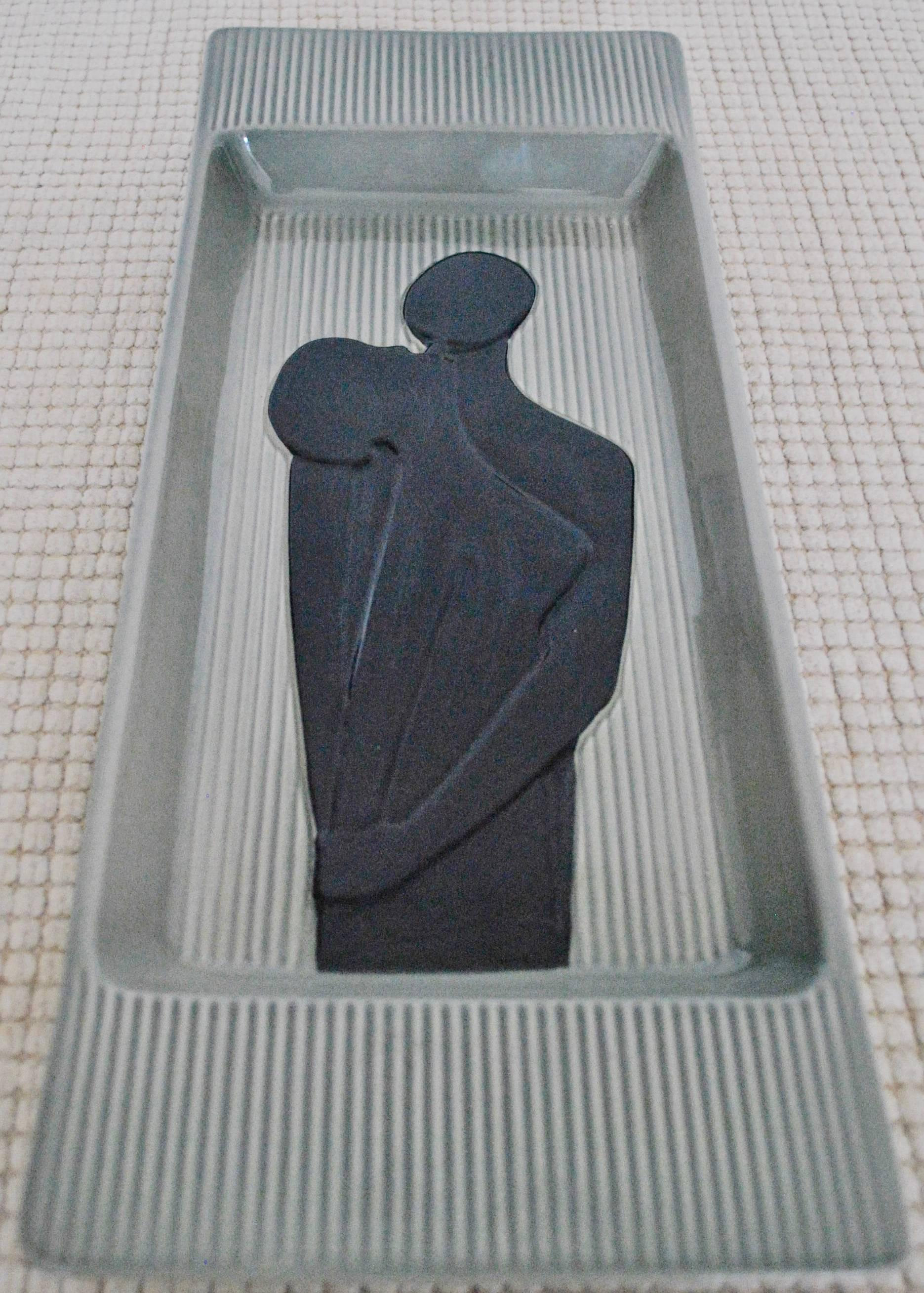 Beautiful relief/bowl in ceramic by Holm Sorensen made at Søholm, Denmark in 1958. Grey with black couple, woman and man. The back the relief has some small holes for entering some hooks/strings.
Stamped with signature and model number 508.