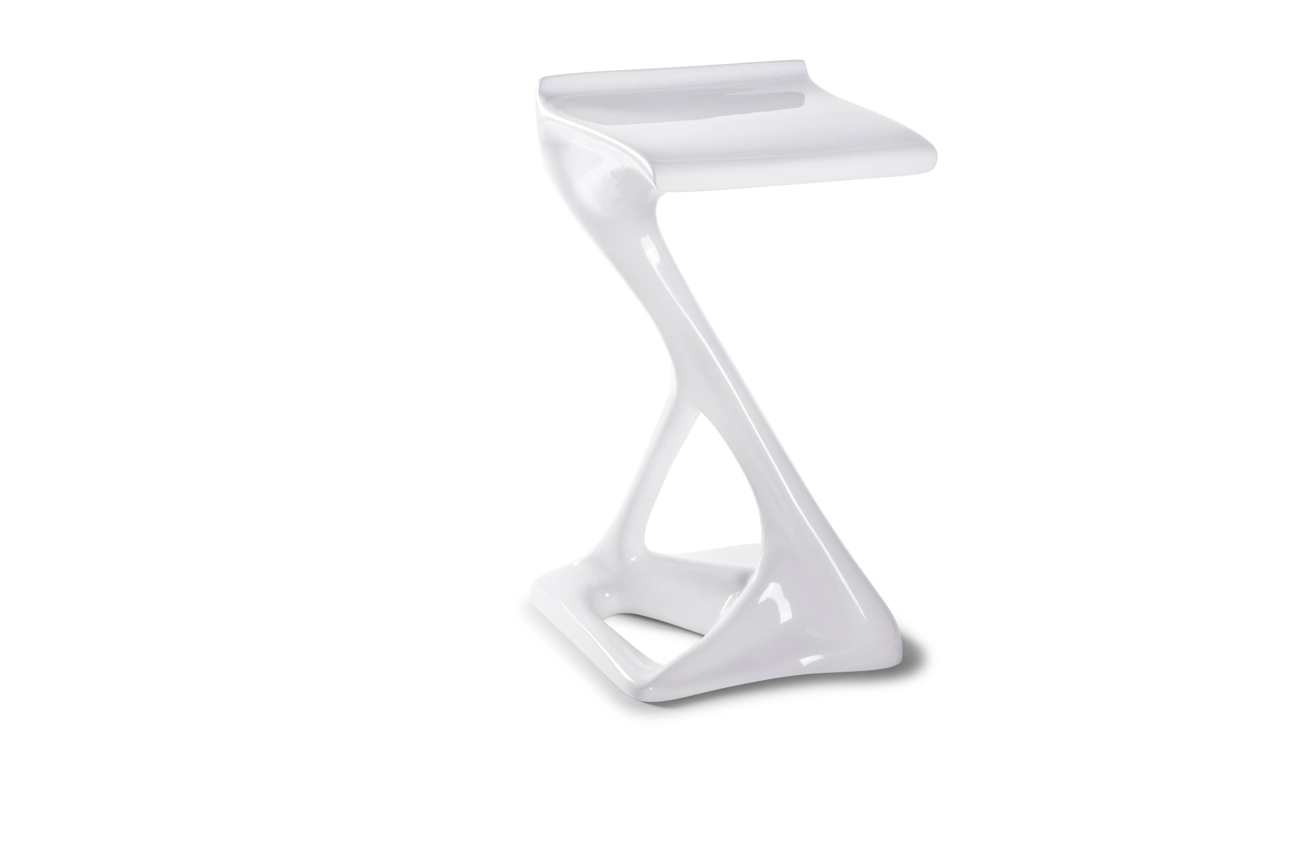 Der Attitude Barhocker ist ein futuristischer skulpturaler Kunststuhl mit einer dynamischen Form, entworfen von Amorph. Attitude passt in jeden modernen und zeitgenössischen Raum, der sich durch einen zeitgenössischen Stil auszeichnet. Der Barhocker