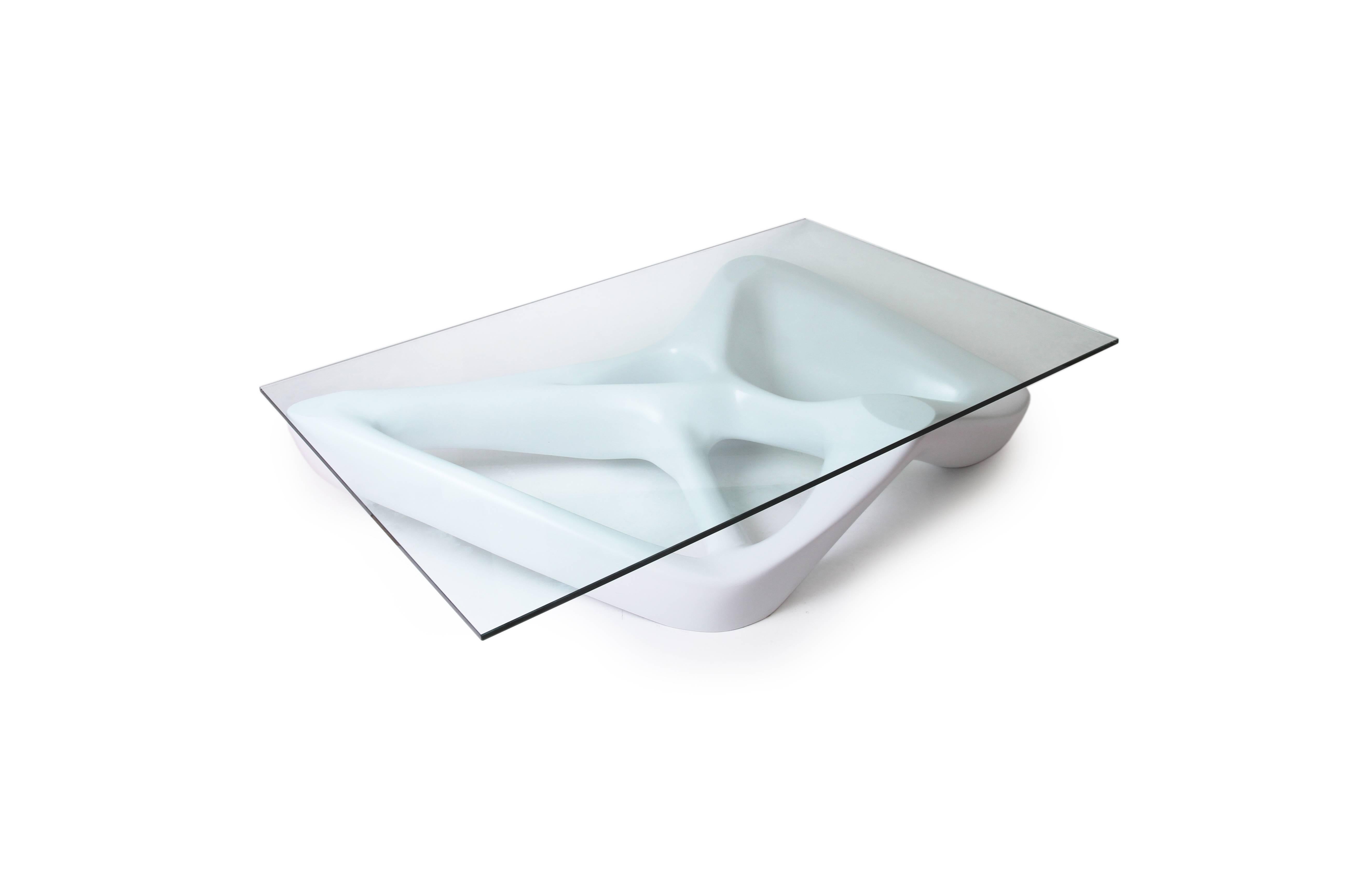 Américain Table basse Amorph Net en laque blanche avec plateau rectangulaire en verre  en vente