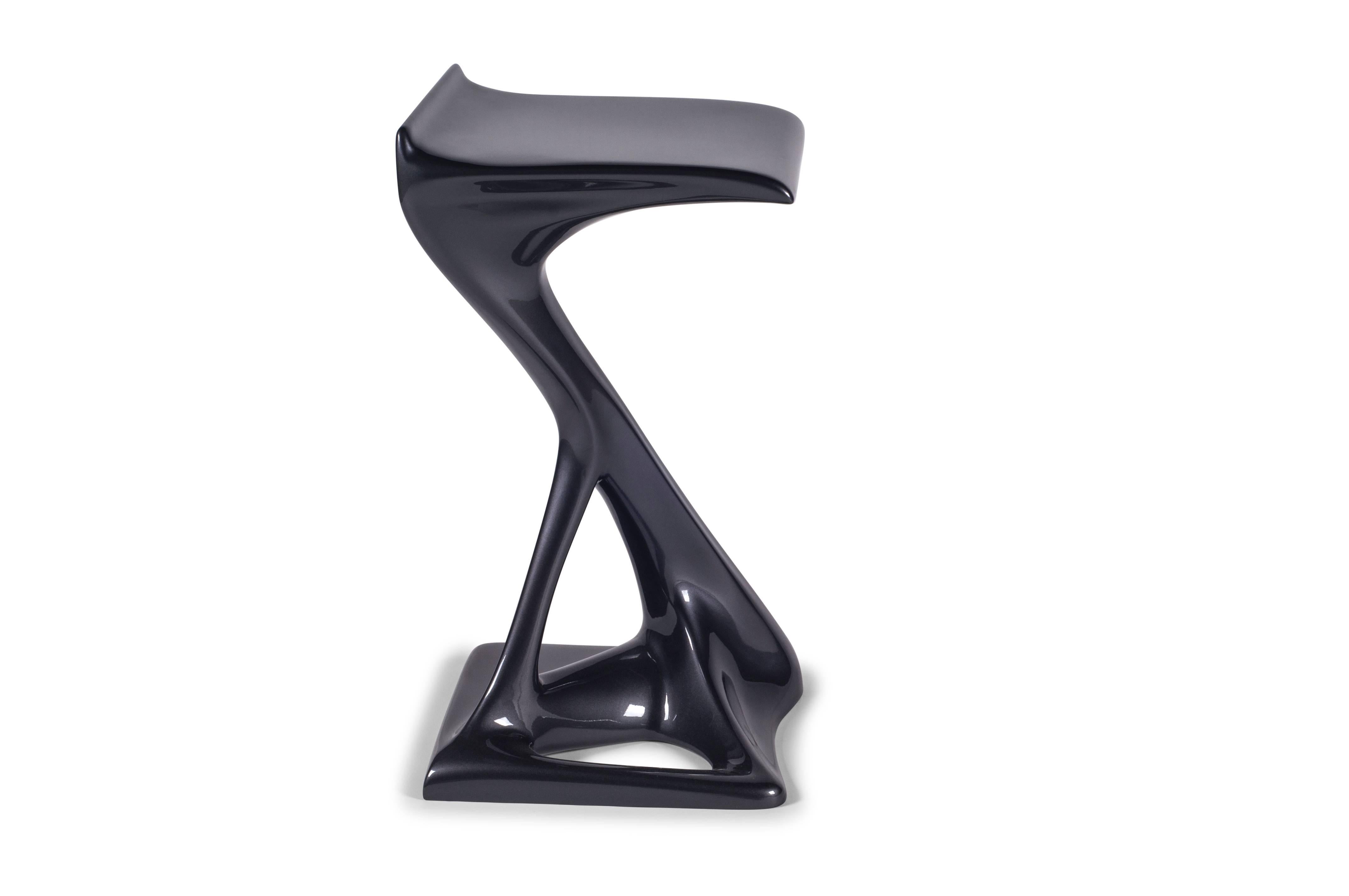 Der Attitude Barhocker ist ein futuristischer skulpturaler Kunststuhl mit einer dynamischen Form, entworfen von Amorph. Attitude passt in jeden modernen und zeitgenössischen Raum, der sich durch einen zeitgenössischen Stil auszeichnet. Der Barhocker