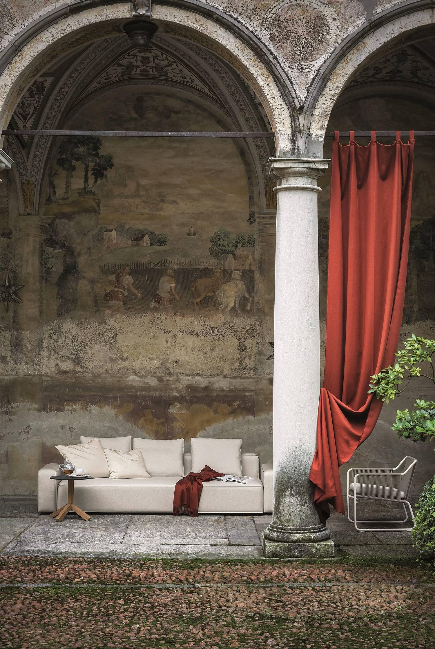 Modern Roda Danday Indoor/Outdoor Sofa in Plot D04 Fuchsia Upholstery For Sale