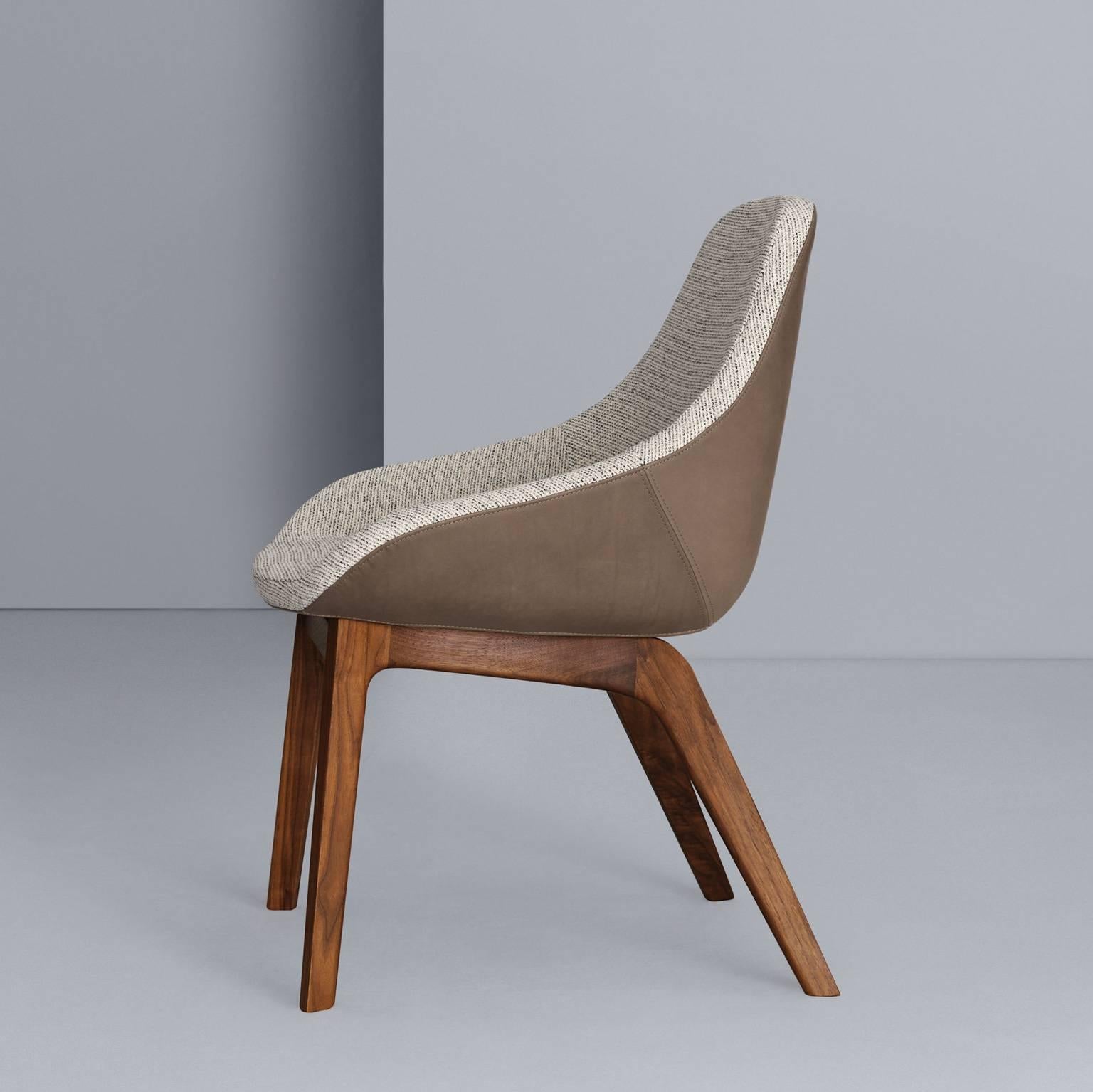 The new member of the Morph family is the dining chair morph dining. Morph dining particularly stands out through its opulent appearance as well as an exceptionally high level of comfort. Sitting down and standing up are both especially easy thanks