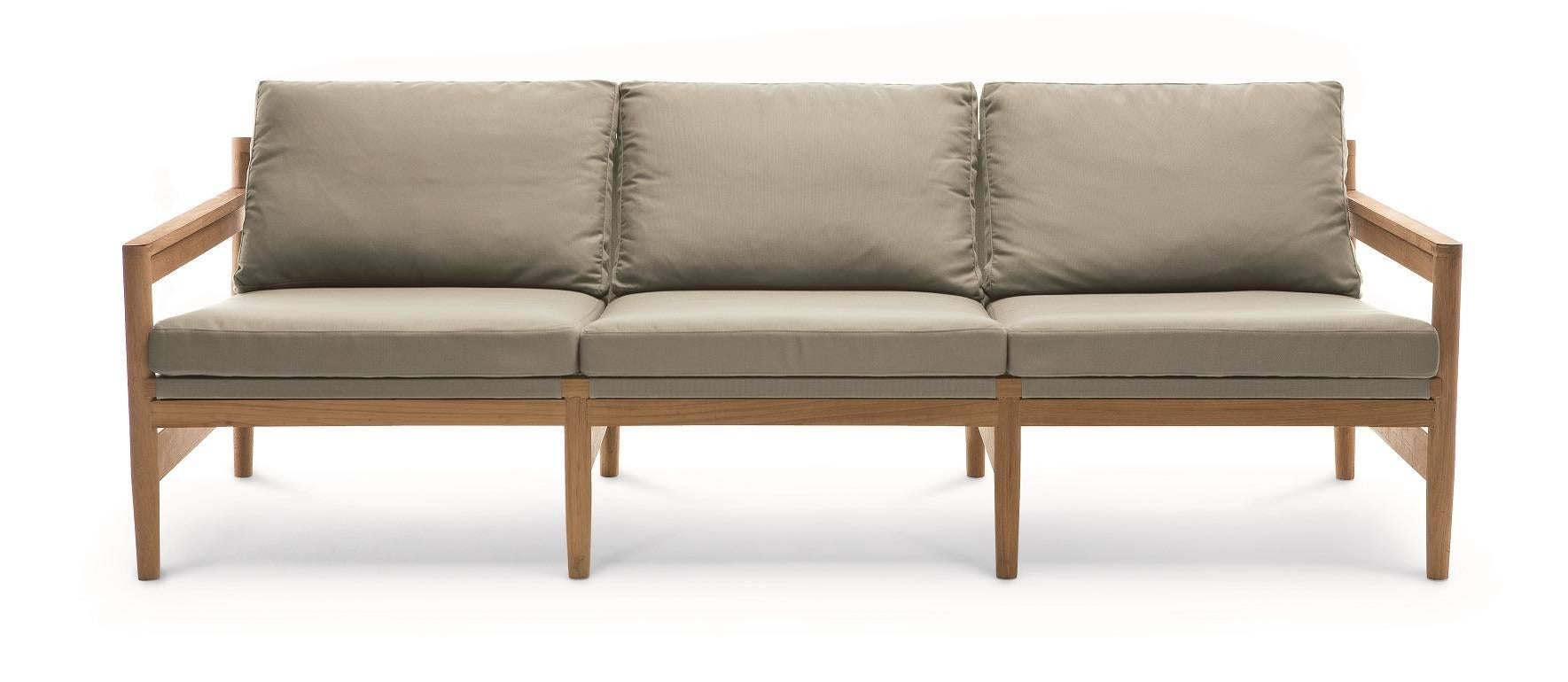 Roda Road 143 sofa
Overview:
Inspired by the 1950s and 1960s Scandinavian furniture designs, Road Collection designed by Rodolfo Dordoni combine design and handcrafting, tradition and technology, have been combined into an innovative project that