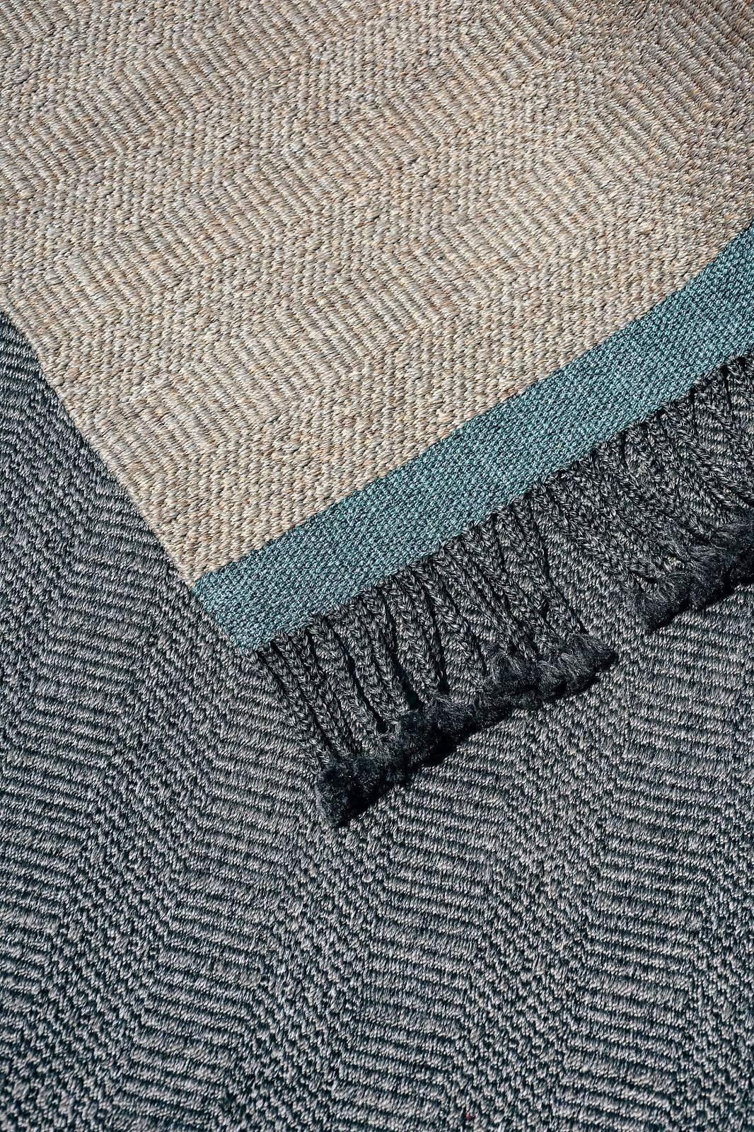 rug side view