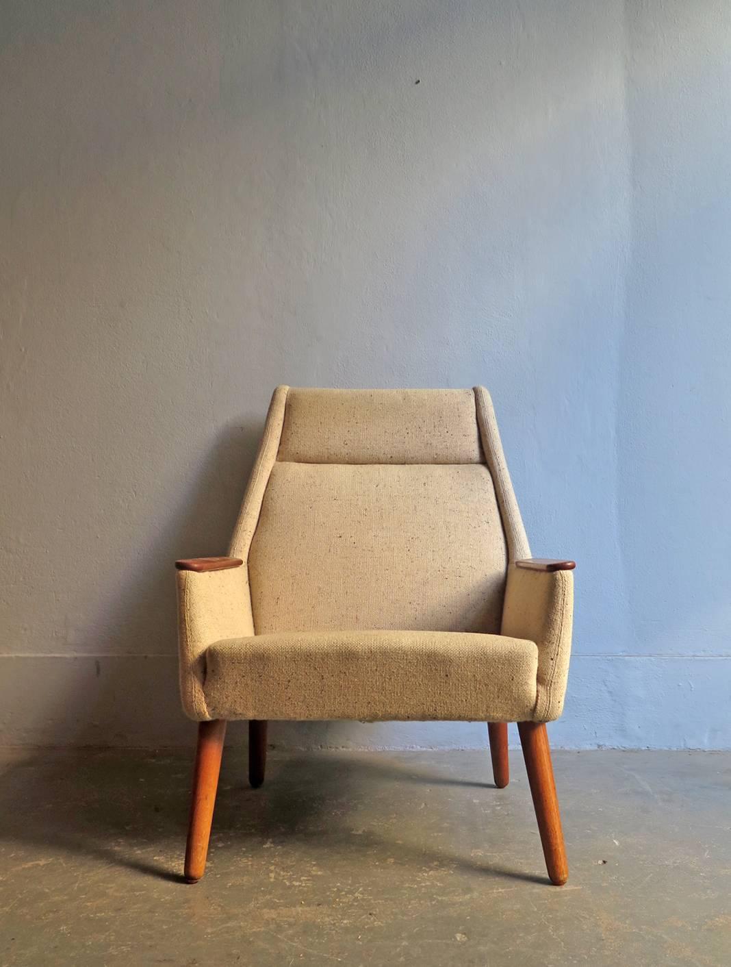 Mid-20th Century Danish Teak and Linen Stylish Easy-Chair For Sale