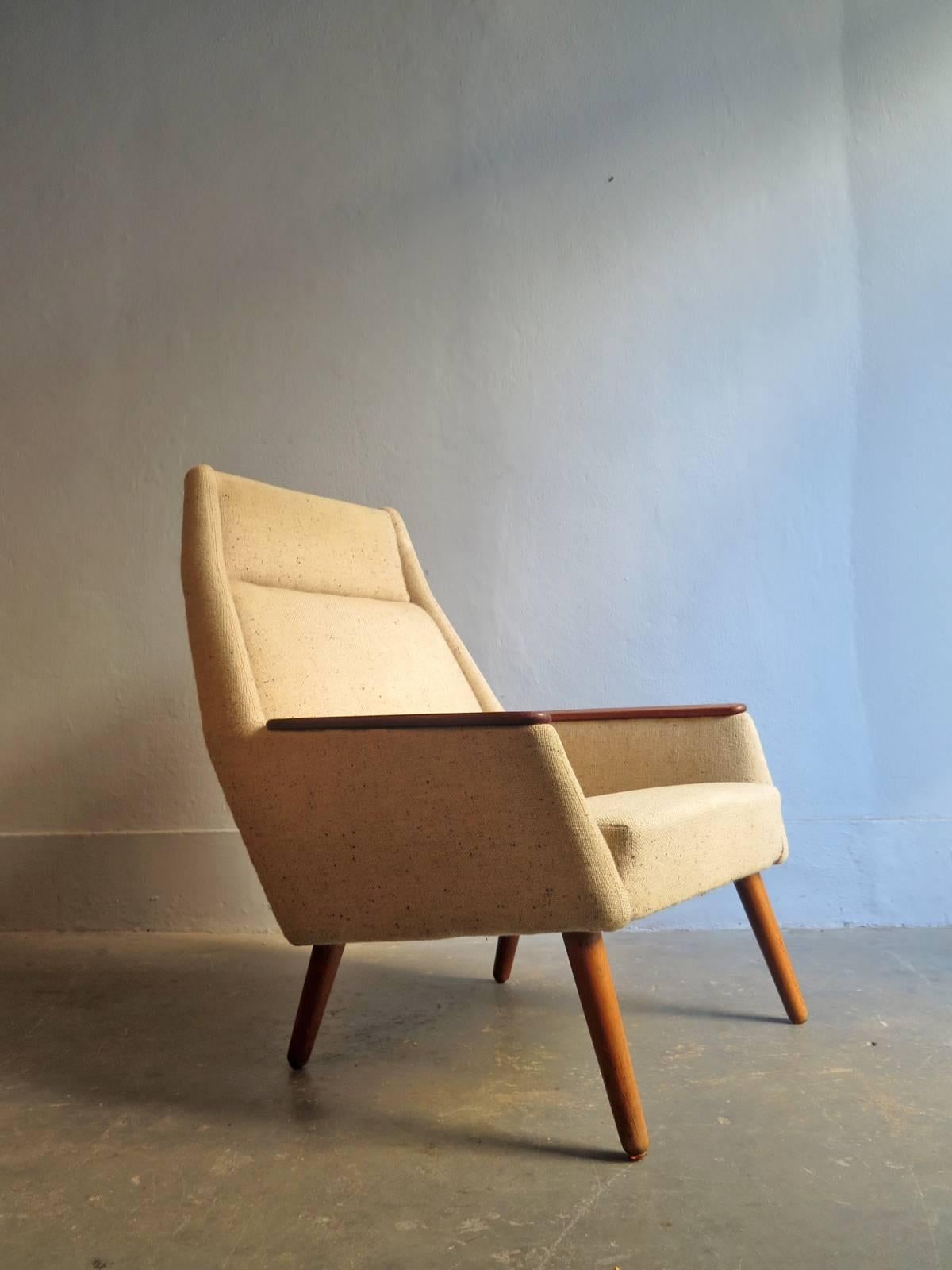 Mid-Century Modern Danish Teak and Linen Stylish Easy-Chair For Sale