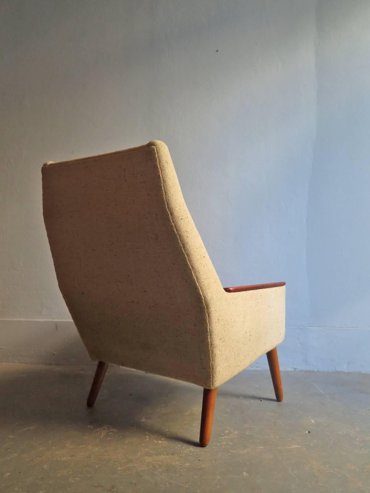 Danish Teak and Linen Stylish Easy-Chair In Good Condition For Sale In Porto, PT