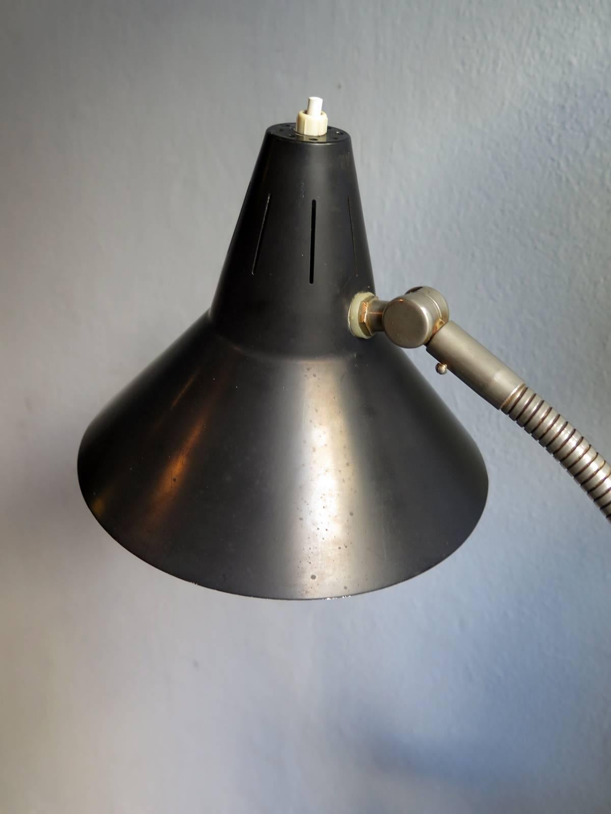 Hala Flexible Desk Lamp In Good Condition For Sale In Porto, PT