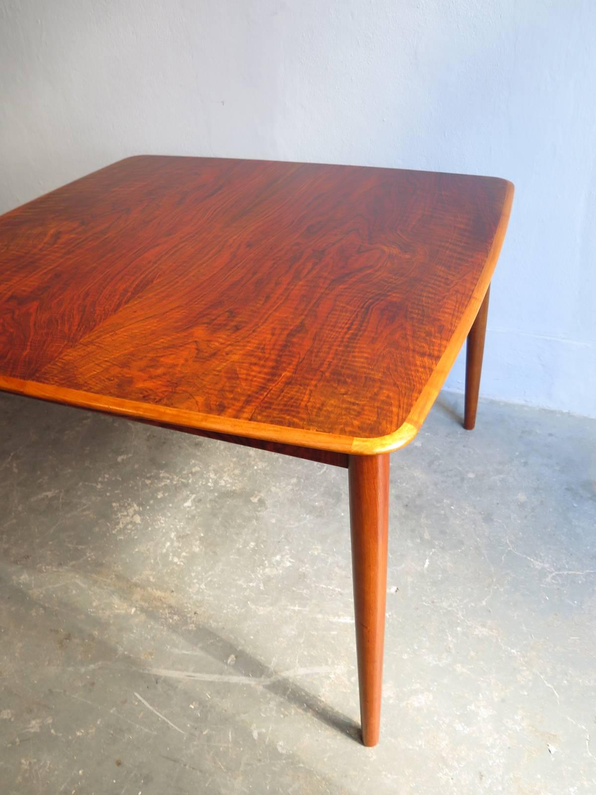 Scandinavian Modern Rosewood Dinning Table with Two Leafs