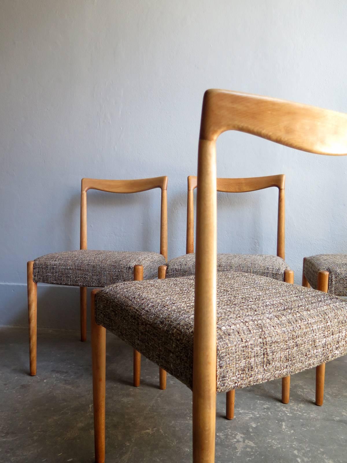 Mid-Century Modern Set of Four Dinning Chairs For Sale