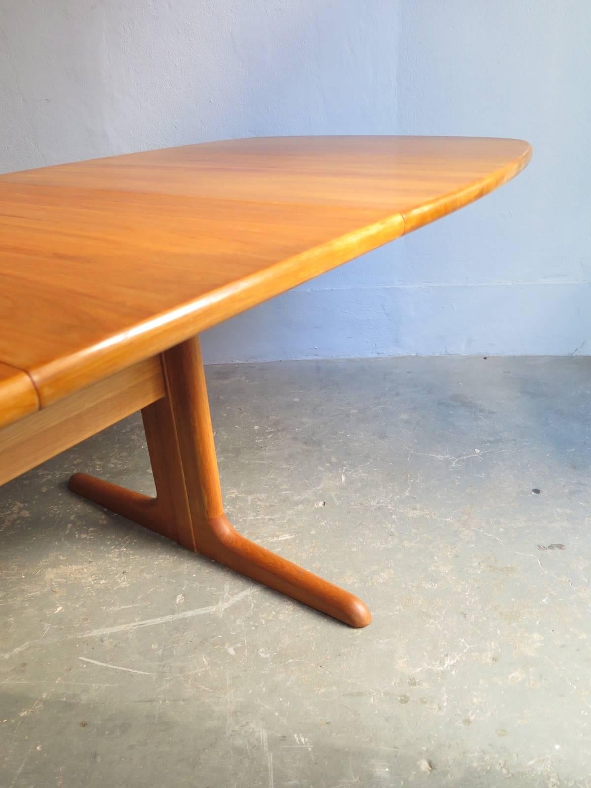 Solid Oak Dinning Table with Two Extension Leafs, Restored 4