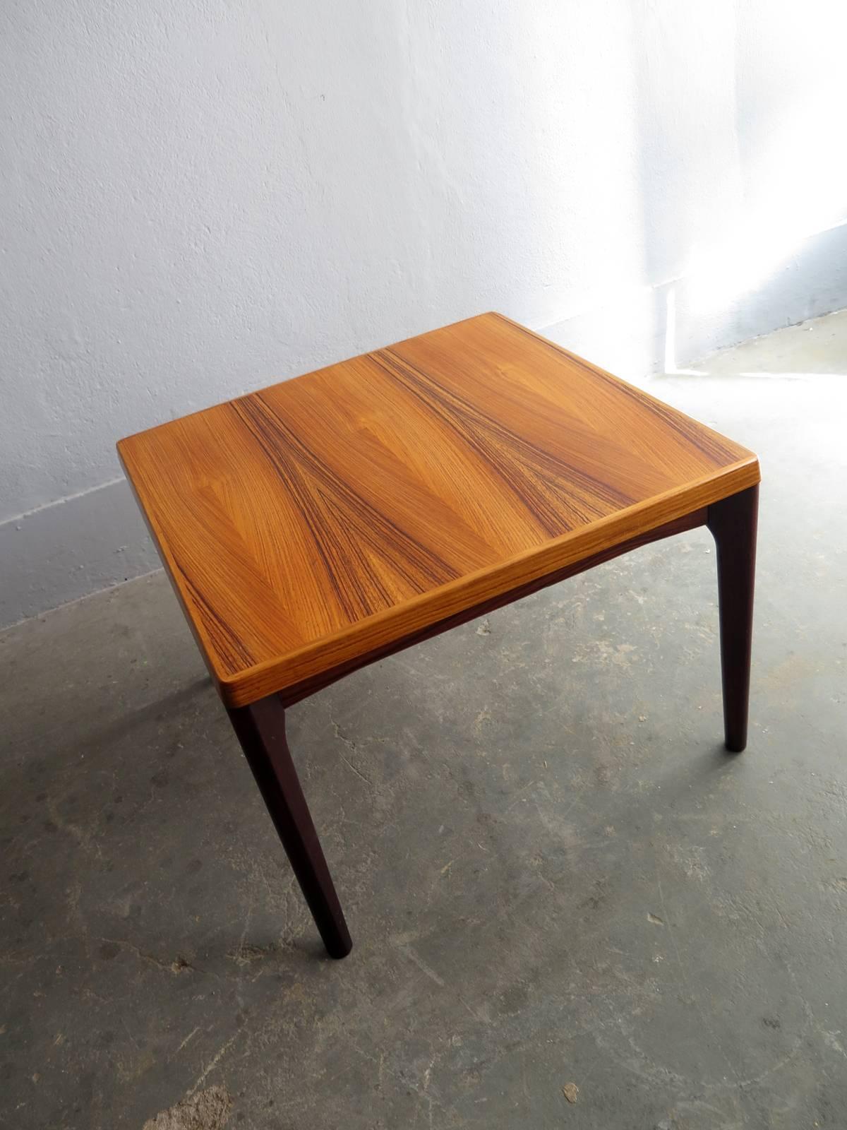 Danish Square Palisander Side or Centre Table with Beautiful Grain In Excellent Condition For Sale In Porto, PT