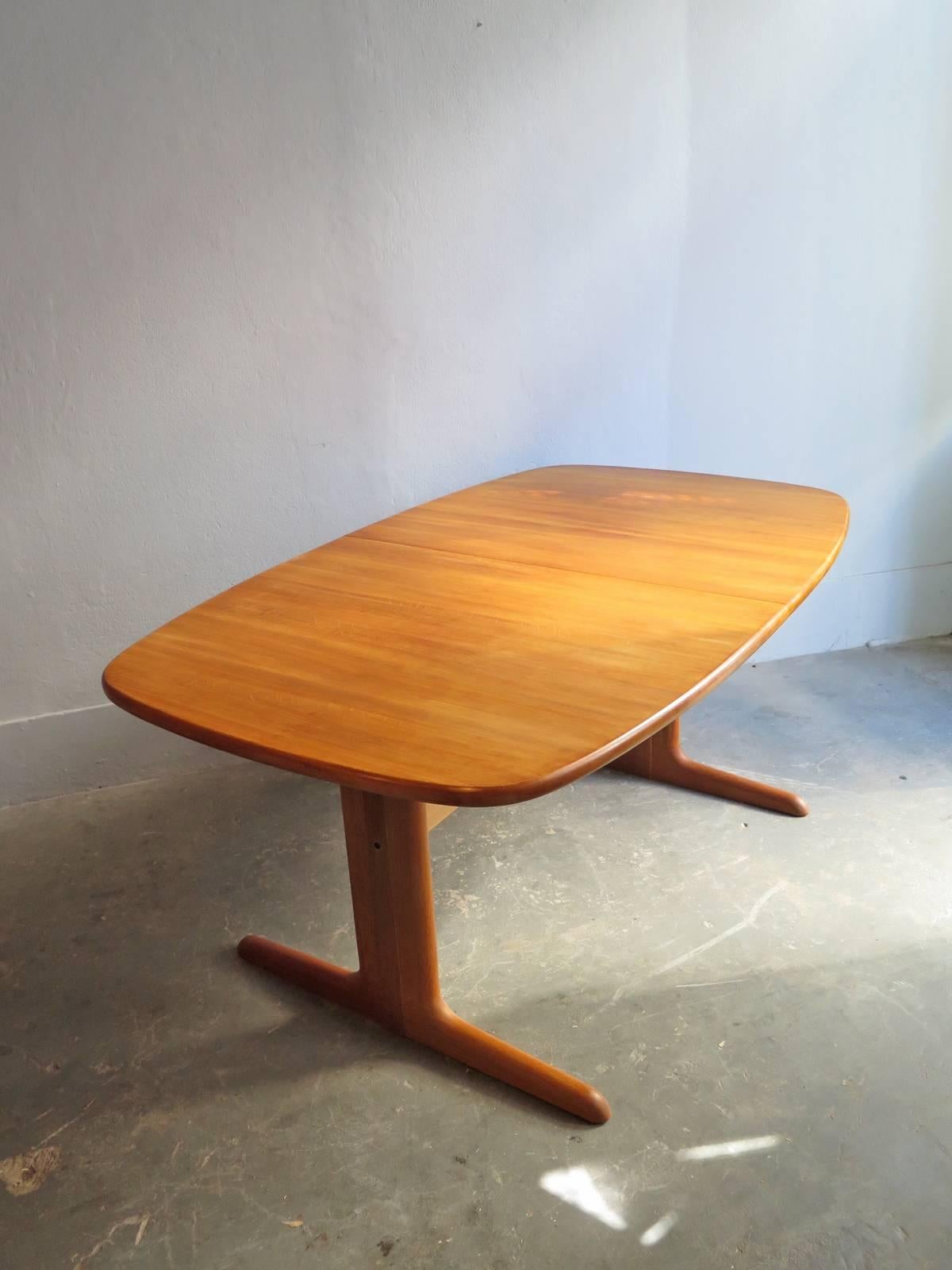 20th Century Danish Solid Oak Extendable Dinning Table