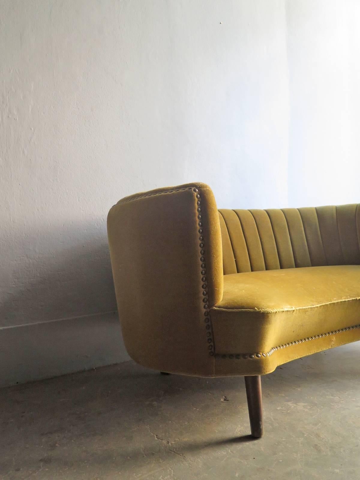 Art Deco Velvet Two Seats Charming Sofa In Fair Condition In Porto, PT