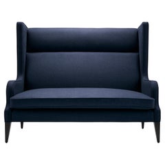 Canapé contemporain Alae Wing en laine bleu marine Melton avec pieds en noyer noir