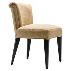 Chaise de salle à manger contemporaine Eto en tissu or bruni avec pieds en noyer massif