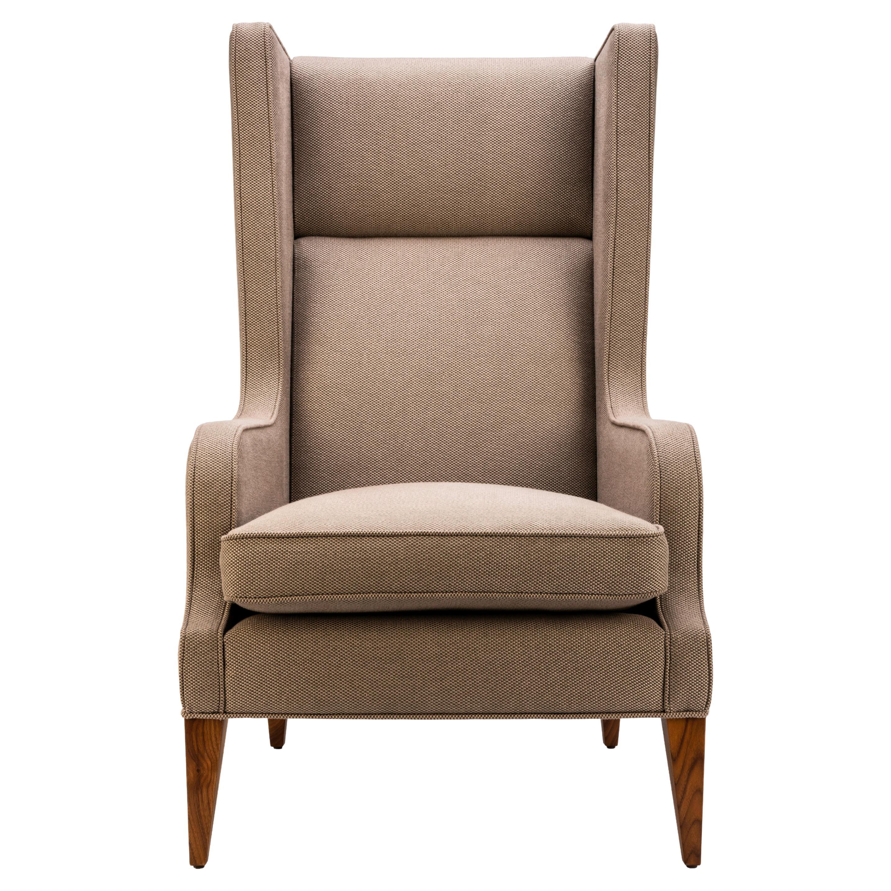 Contemporary Alae Wing Chair aus Fox Linton Panama-Gewebe mit Beinen aus Walnussholz