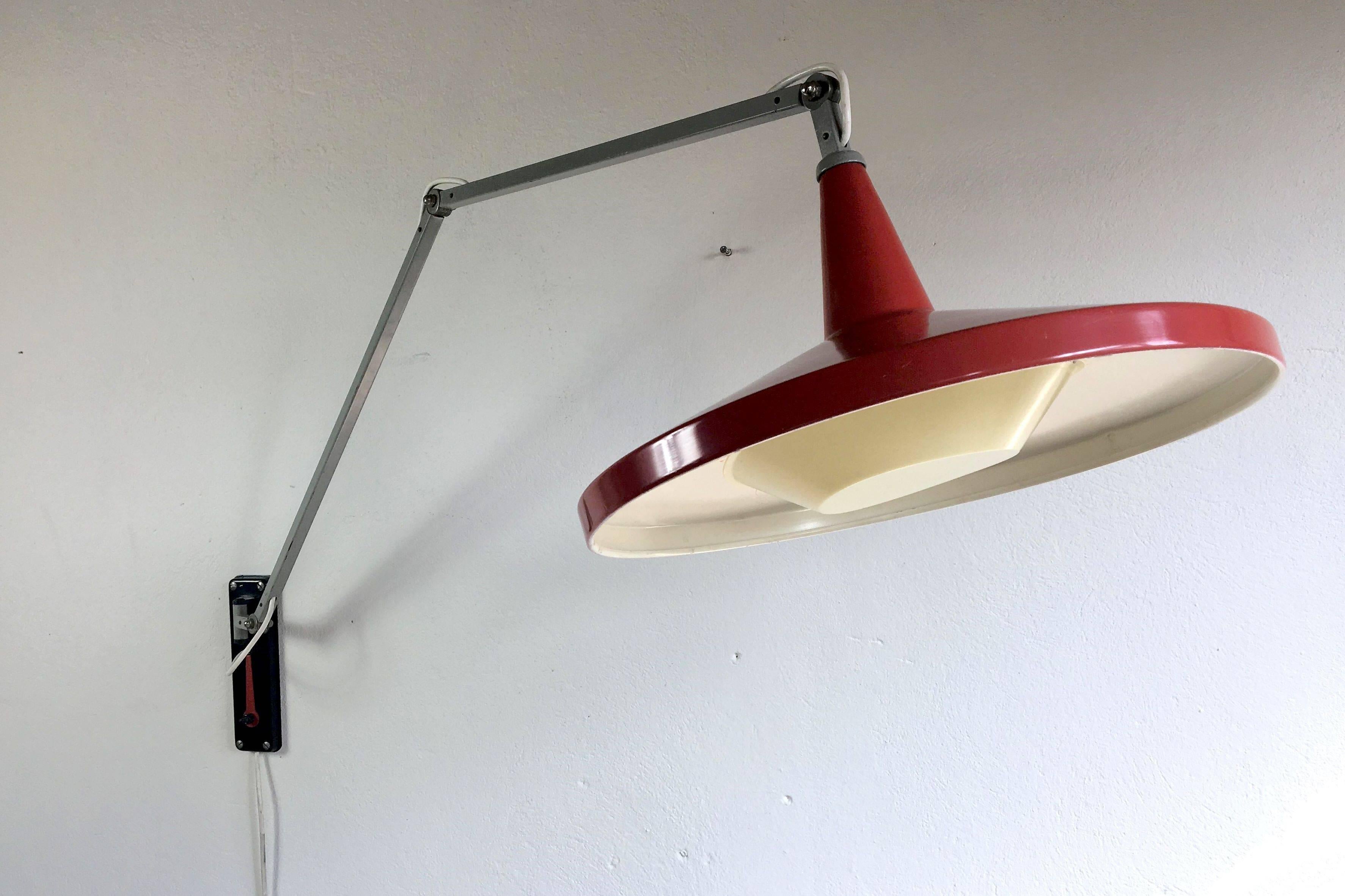 Giso 4050 Wall Lamp by Wim Rietveld for Gispen, 1950s In Good Condition In Den Haag, NL