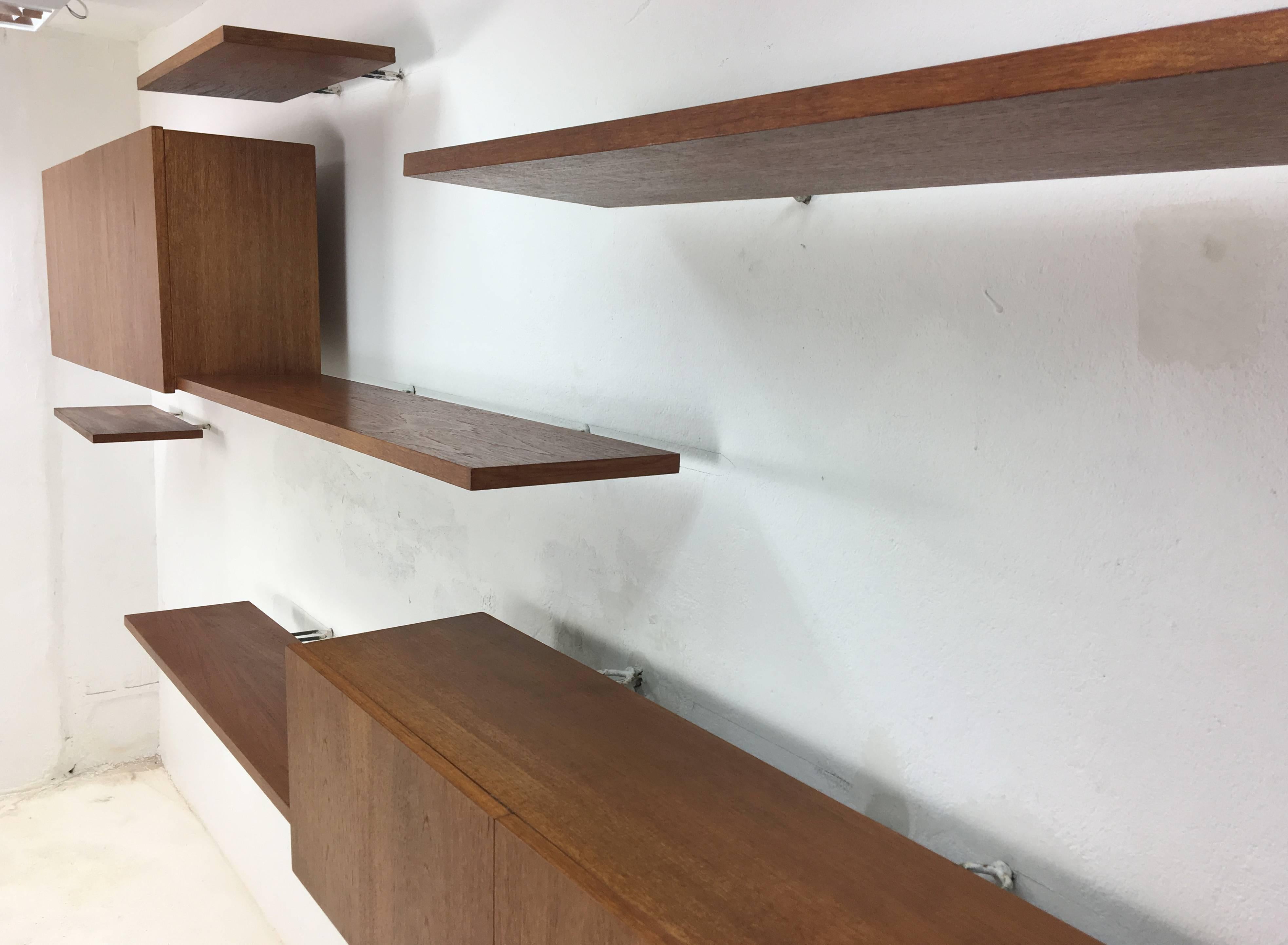 1960s Banz Bord Floating Rosewood Wall System In Good Condition In Den Haag, NL