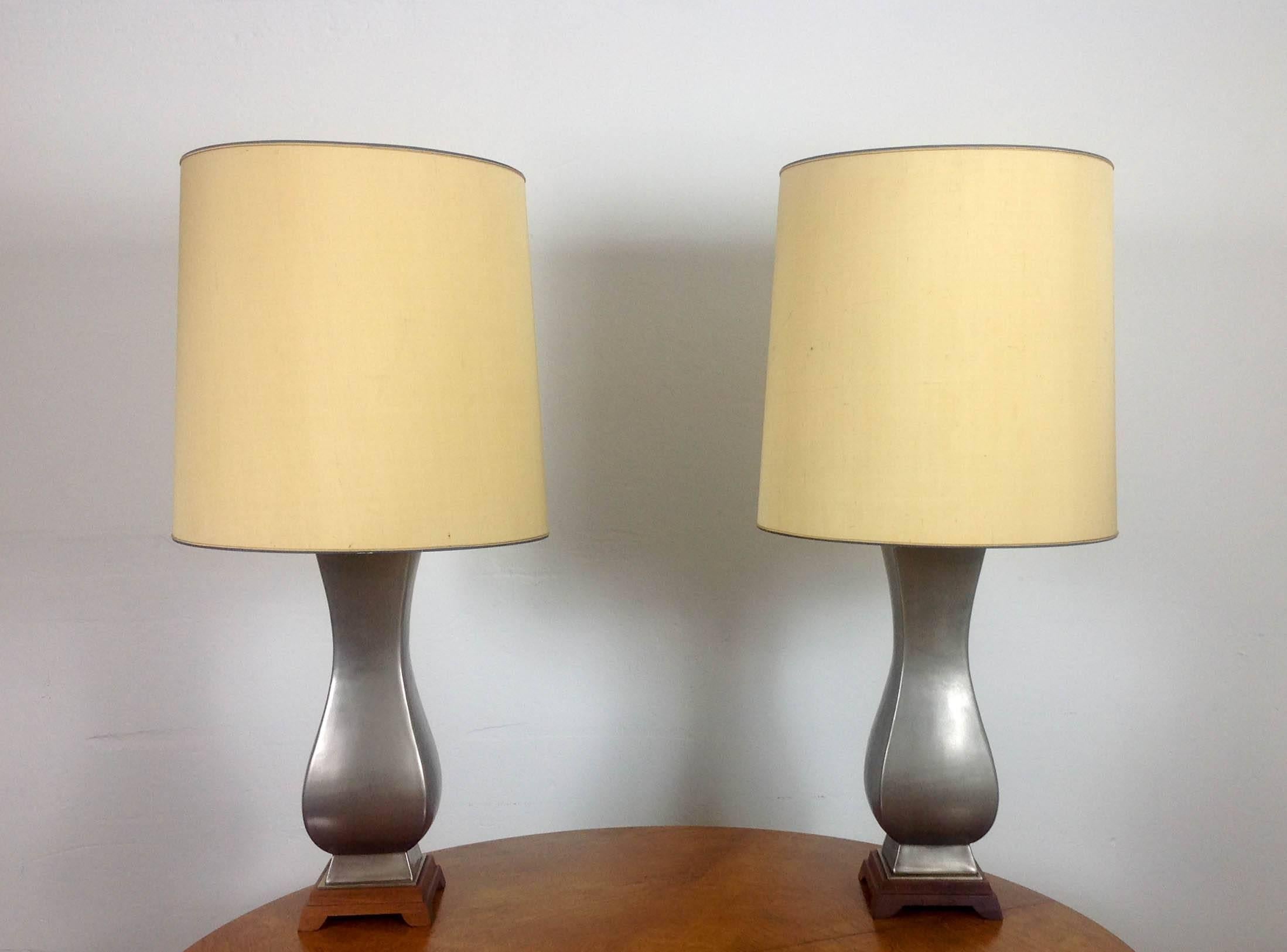 Two beautiful table lamps. Designed by Gerald Thurston for Lightolier USA, 1960s. Grey ceramic lamp bases with a metallic finish on oak feet. Triple armatures which can be switched on and off individually using the draw cord. 

The lamp bases are