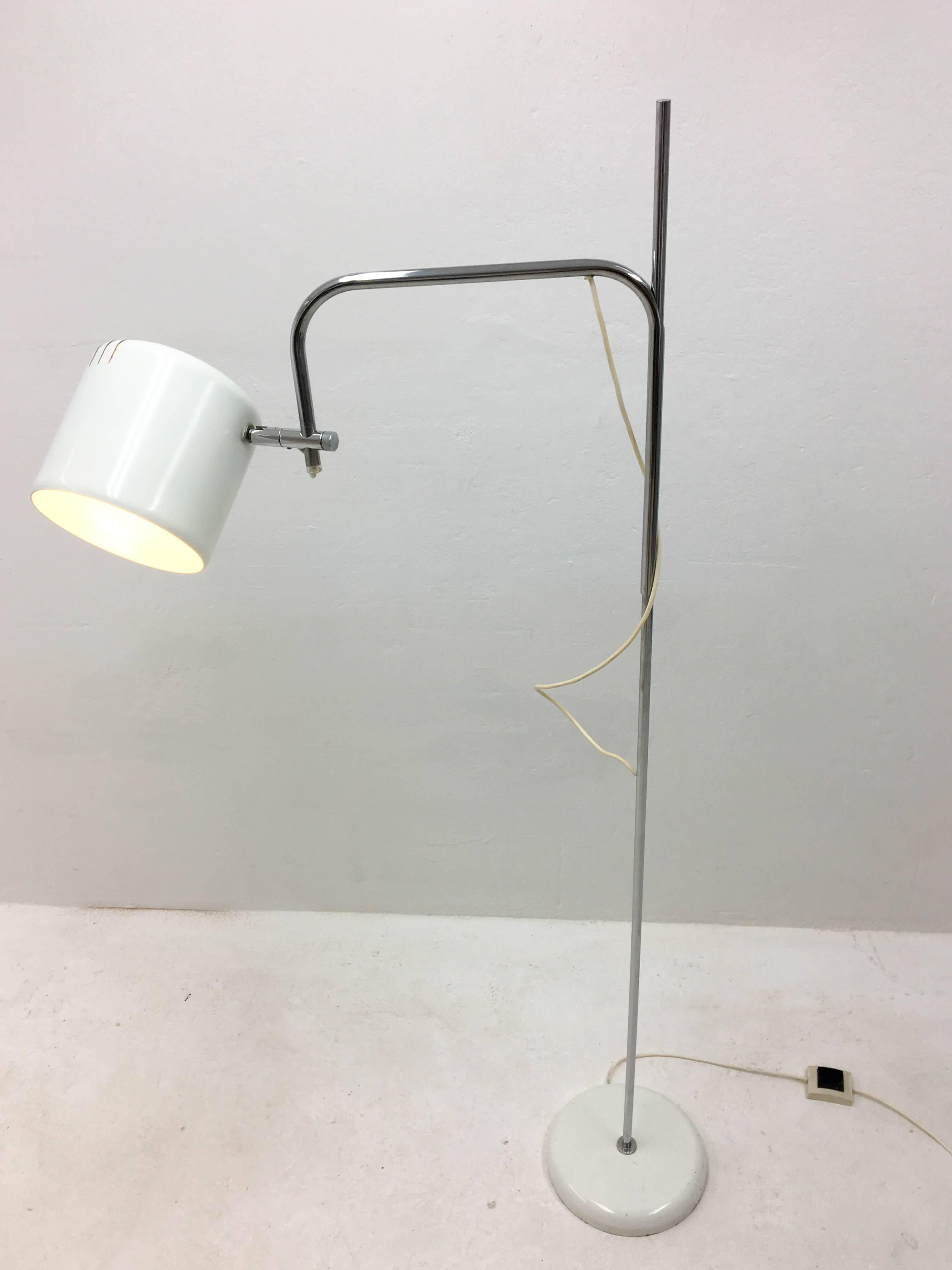 Adjustable White OMI Floor Light, 1970s For Sale 1