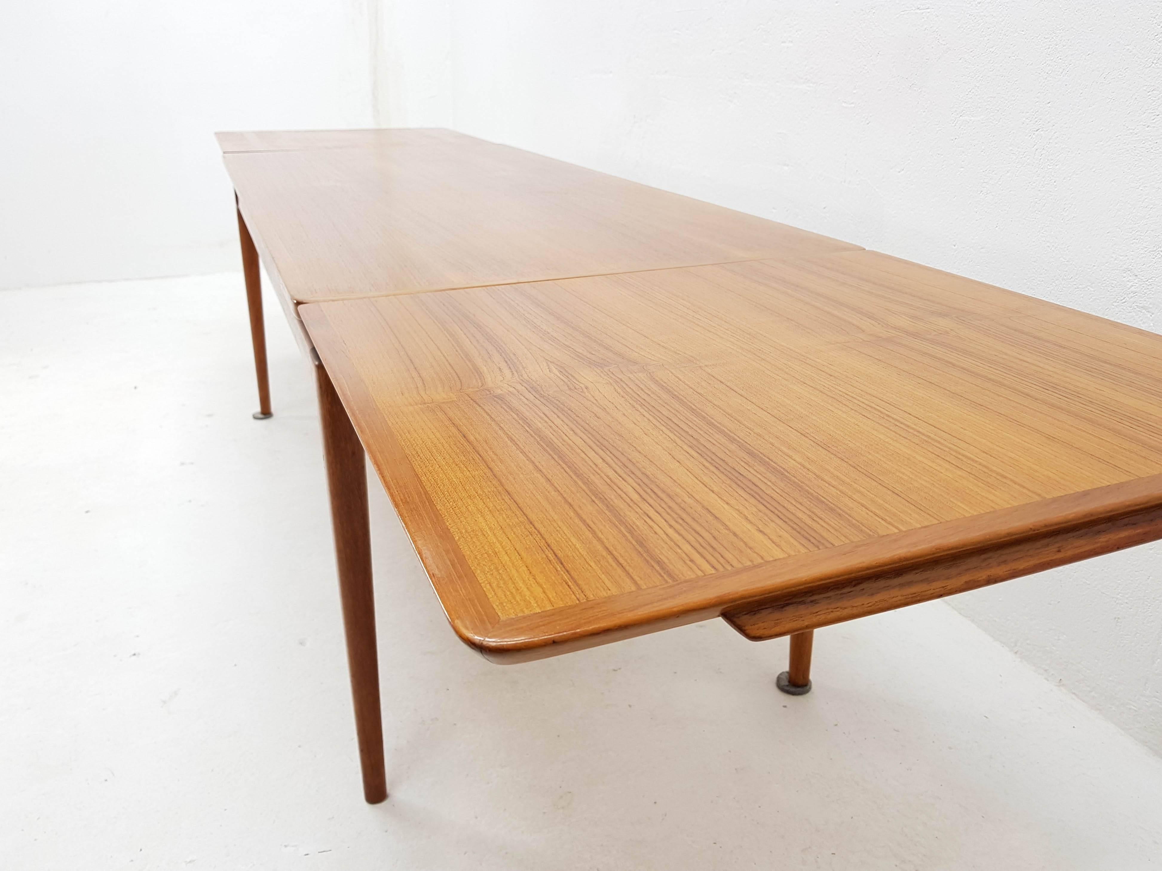 1960s Johannes Andersen/Silkeborg Extending Coffee Table 2